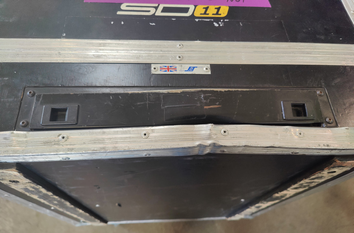 DiGiCo SD11 Digital Mixer, DiGiCo SD11 Compact Digital Mixer, DiGiCo SD11, Keywords about the photo AND
We Sell Professional Audio Equipment. Audio Systems, Amplifiers, Consoles, Mixers, Electronics, Entertainment, Live Sound