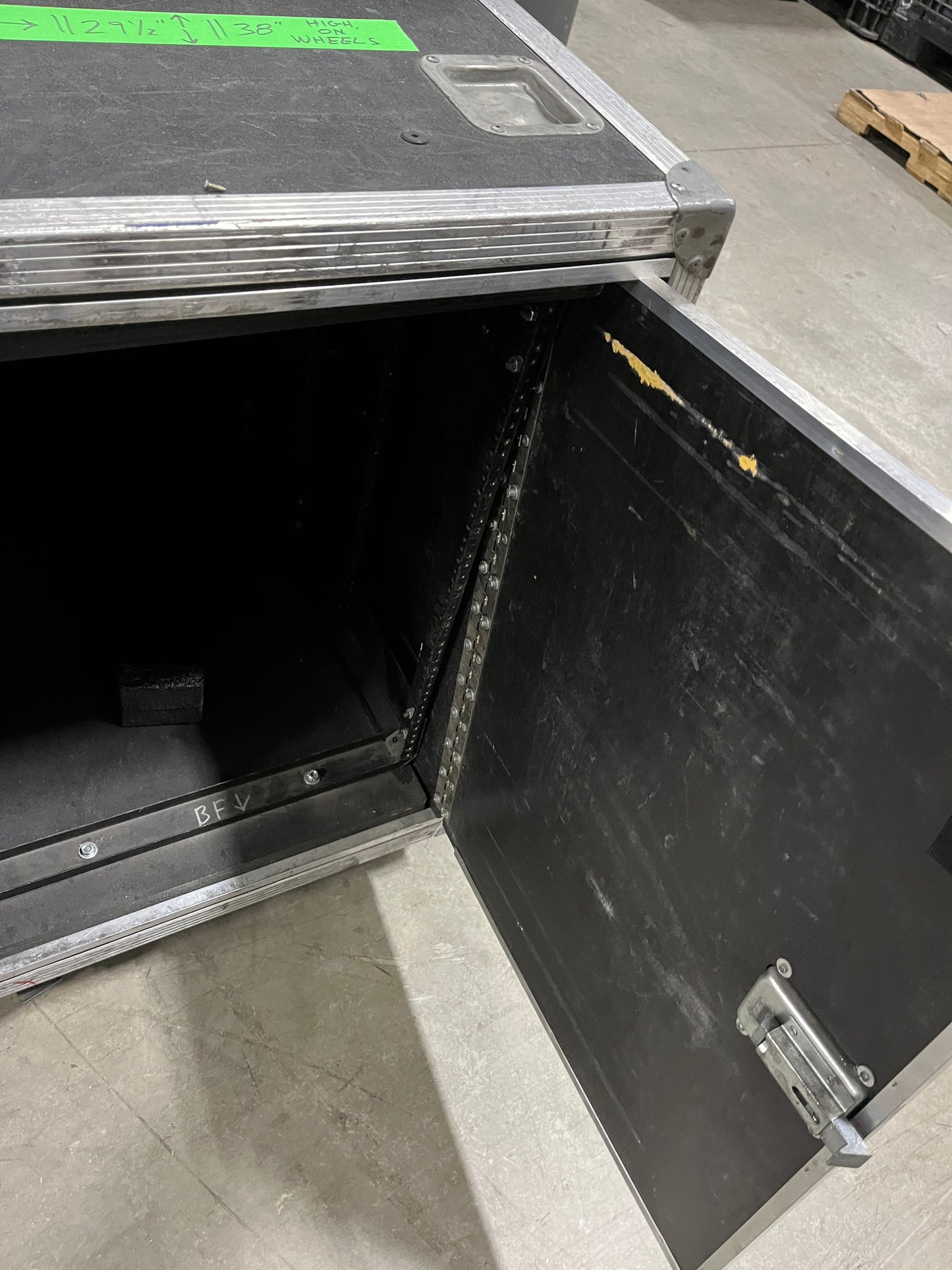 Road Flight Case on Wheels, Clair Flight Case on Wheels, Clair Road Case, 14 Rack Unit Road Case, 14RU Rack, We Sell Professional Audio Equipment. Audio Systems, Amplifiers, Consoles, Mixers, Electronics, Entertainment, Live Sound.