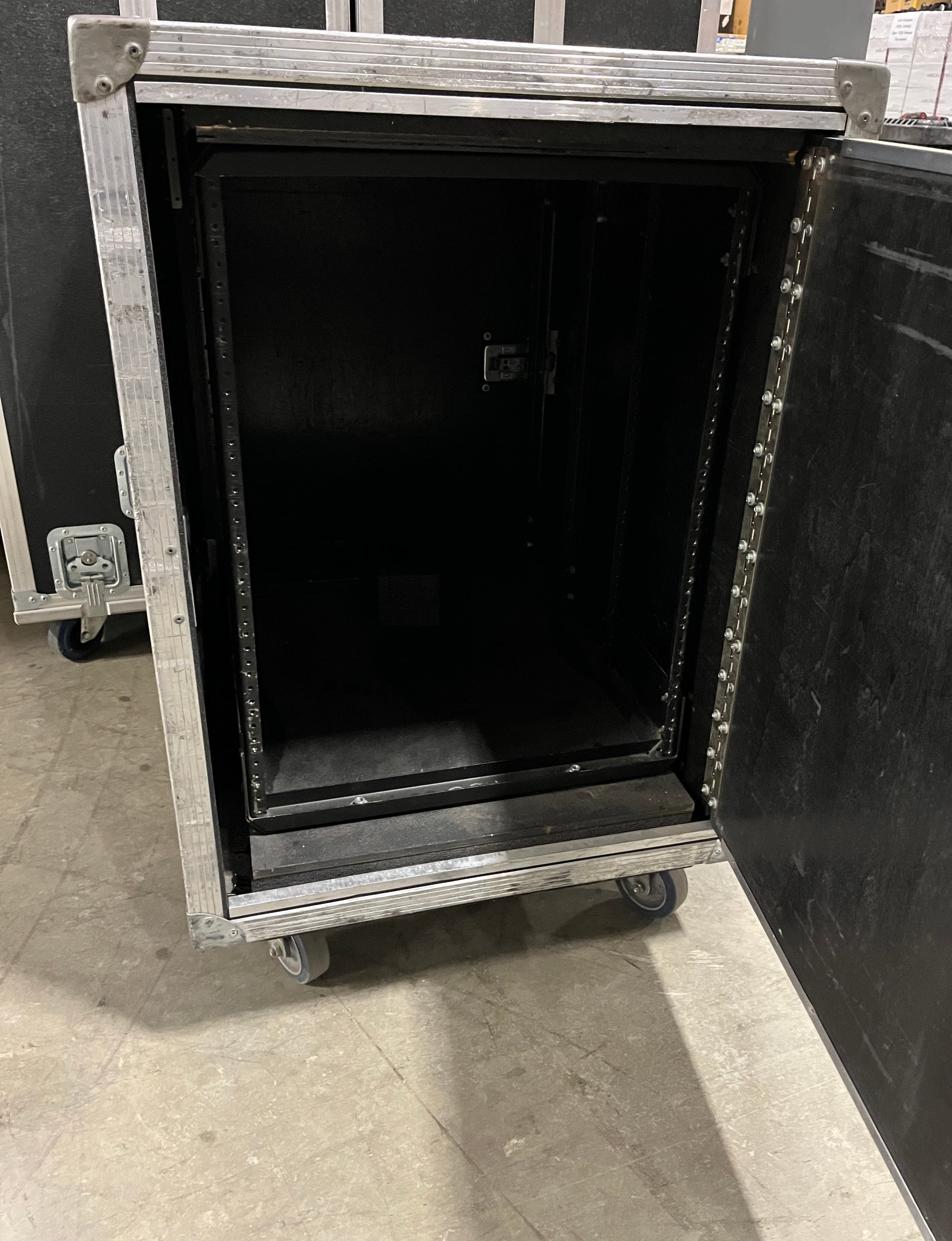 Road Flight Case on Wheels, Clair Flight Case on Wheels, Clair Road Case, 14 Rack Unit Road Case, 14RU Rack, We Sell Professional Audio Equipment. Audio Systems, Amplifiers, Consoles, Mixers, Electronics, Entertainment, Live Sound.