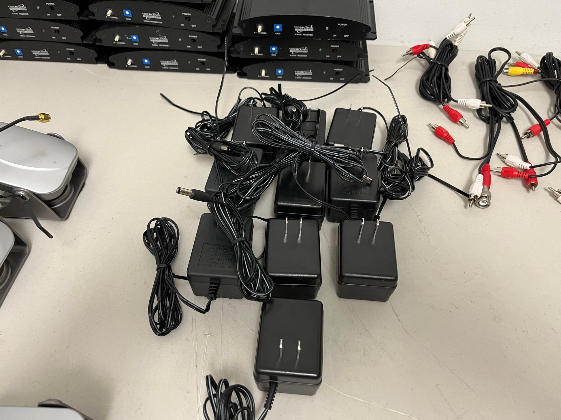 Used Videocomm 5808 5.8 GHz 8-Channel DeskTop Transmitter & Receiver Lot for Sale. We Sell Professional Audio Equipment. Audio Systems, Amplifiers, Consoles, Mixers, Electronics, Entertainment and Live Sound.
