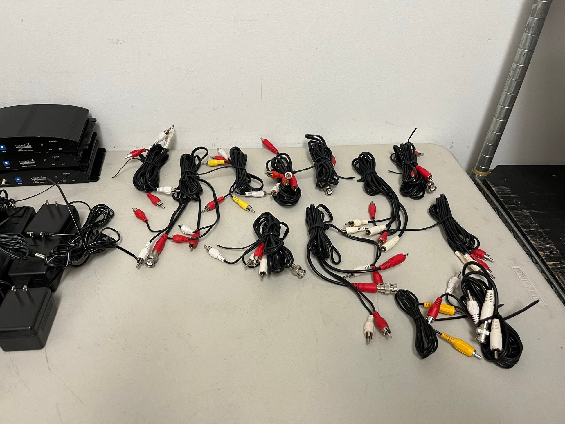 Used Videocomm 5808 5.8 GHz 8-Channel DeskTop Transmitter & Receiver Lot for Sale. We Sell Professional Audio Equipment. Audio Systems, Amplifiers, Consoles, Mixers, Electronics, Entertainment and Live Sound.
