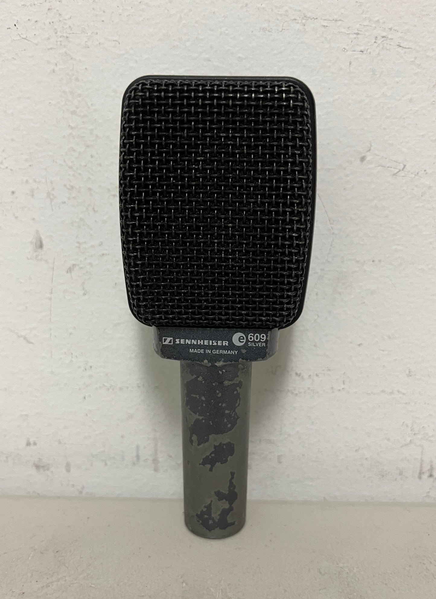 Sennheiser e609 Instrument Cardioid Dynamic Microphone. We Sell Professional Audio Equipment. Audio Systems, Amplifiers, Consoles, Mixers, Electronics, Entertainment, Live Sound.