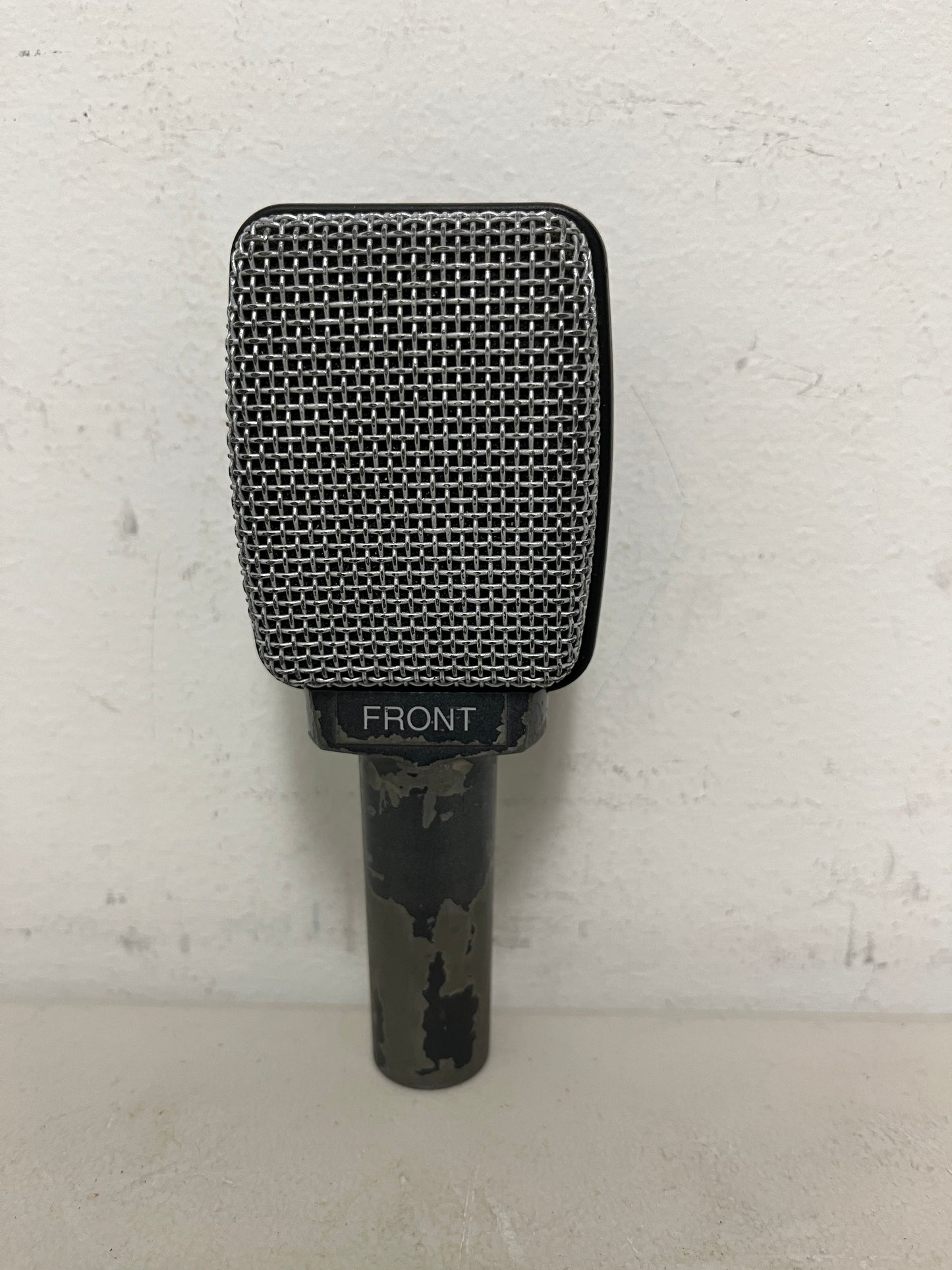 Sennheiser e609 Instrument Cardioid Dynamic Microphone. We Sell Professional Audio Equipment. Audio Systems, Amplifiers, Consoles, Mixers, Electronics, Entertainment, Live Sound.