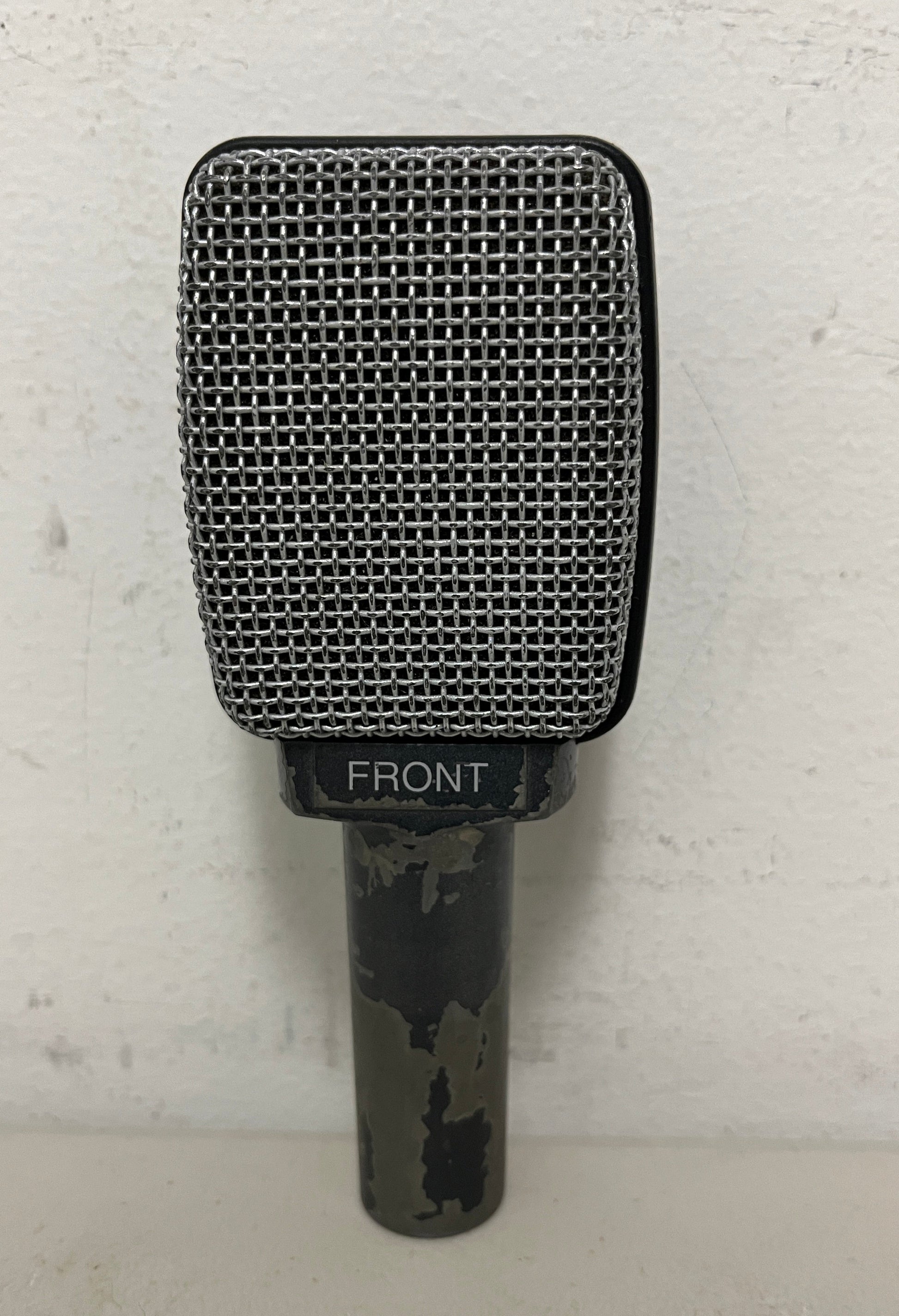 Sennheiser e609 Instrument Cardioid Dynamic Microphone. We Sell Professional Audio Equipment. Audio Systems, Amplifiers, Consoles, Mixers, Electronics, Entertainment, Live Sound.