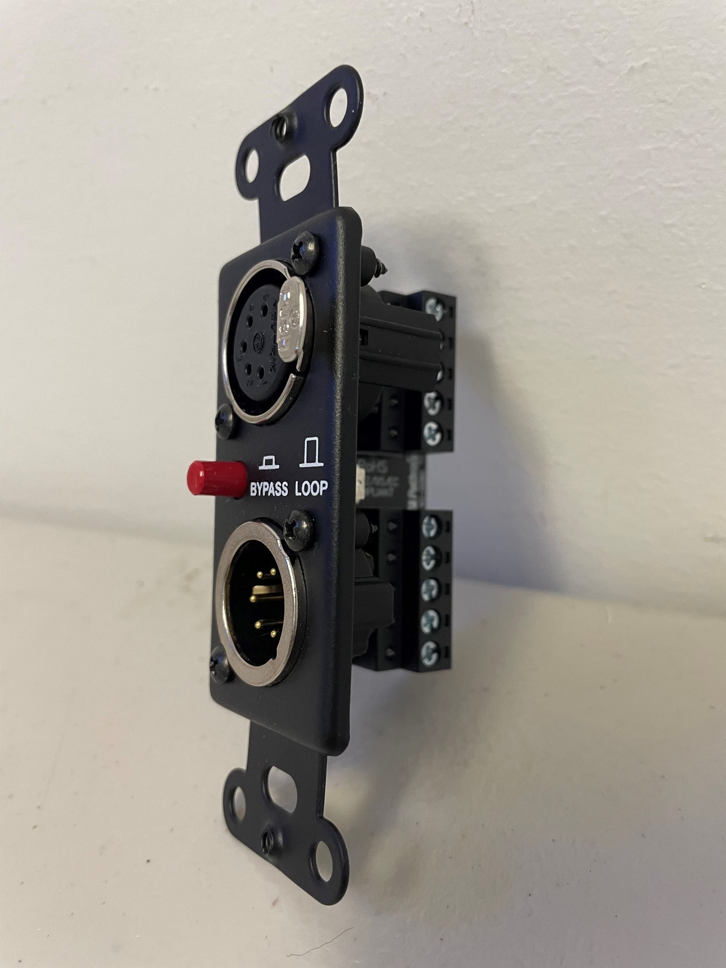 New Pathway Connectivity 5180 BL 5-Pin XLR M&F Passthrough. We Sell Professional Audio Equipment. Audio Systems, Amplifiers, Consoles, Mixers, Electronics, Entertainment and Live Sound.