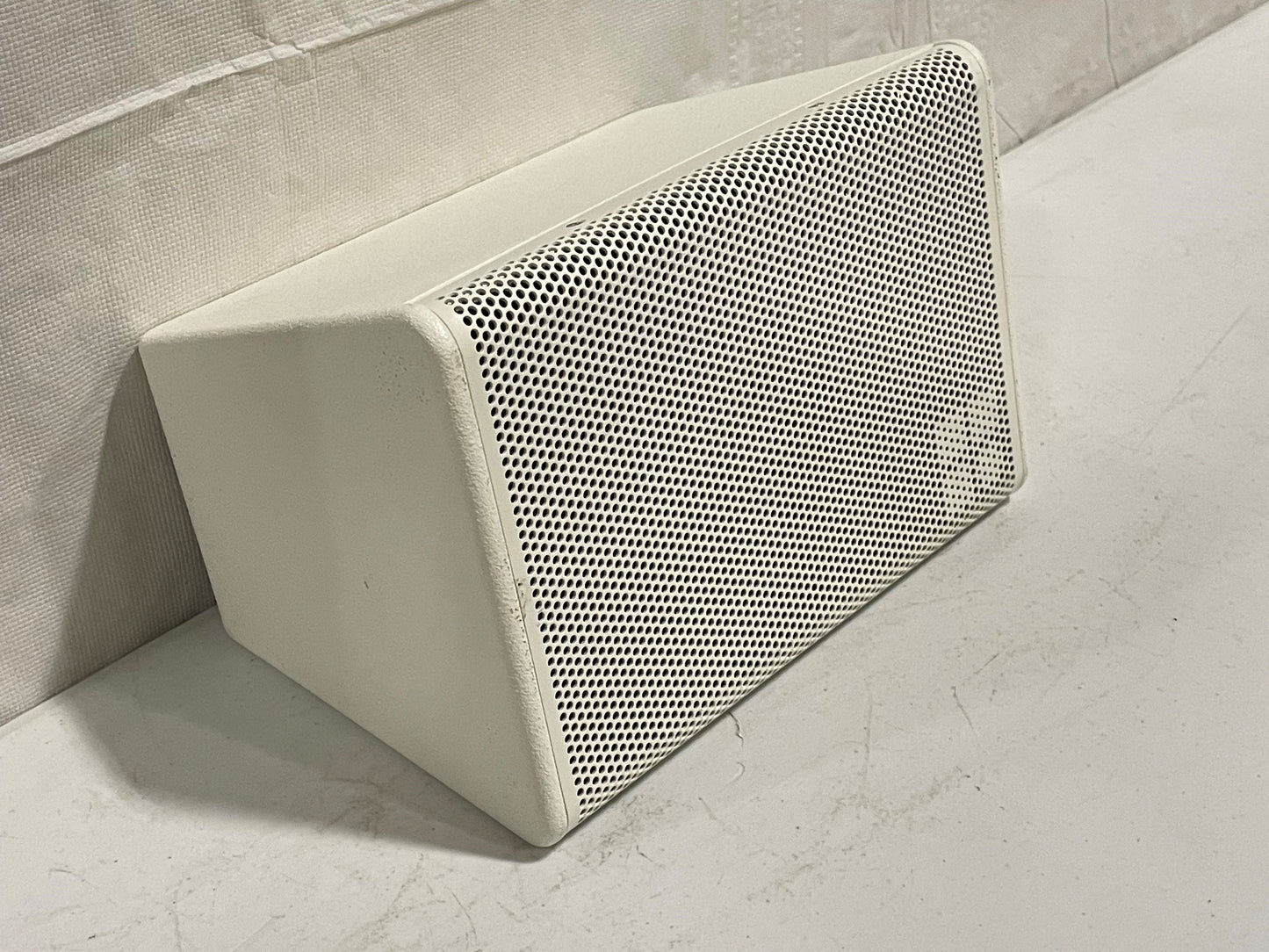 Pre-Owned d&b 5S Speakers, White, for Sale. We Sell Professional Audio Equipment. Audio Systems, Amplifiers, Consoles, Mixers, Electronics, Entertainment, Sound, Live.
