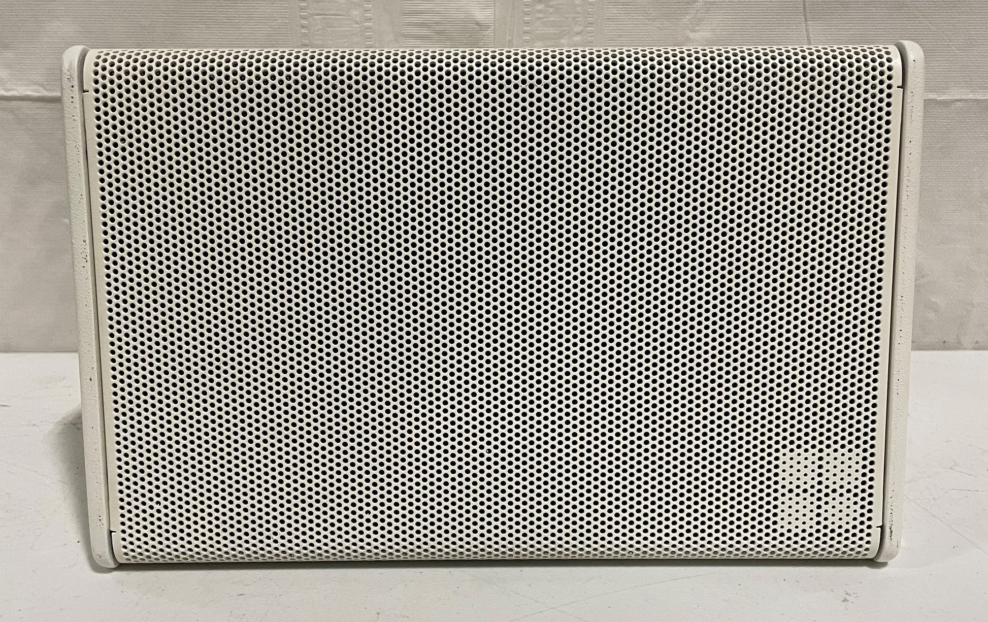 Pre-Owned d&b 8S Speakers, White, for Sale. We Sell Professional Audio Equipment. Audio Systems, Amplifiers, Consoles, Mixers, Electronics, Entertainment, Sound, Live.