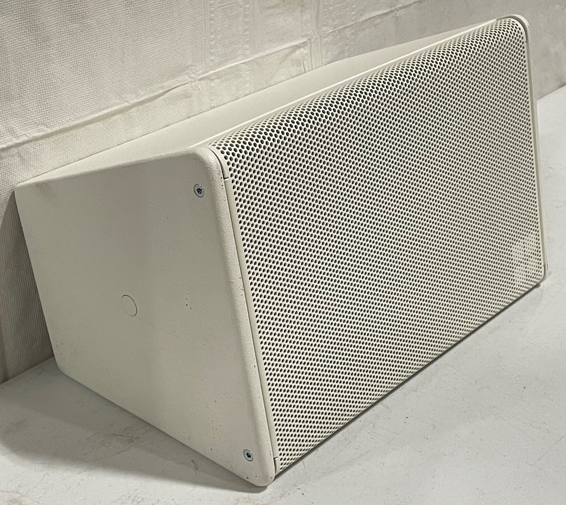 Pre-Owned d&b 8S Speakers, White, for Sale. We Sell Professional Audio Equipment. Audio Systems, Amplifiers, Consoles, Mixers, Electronics, Entertainment, Sound, Live.