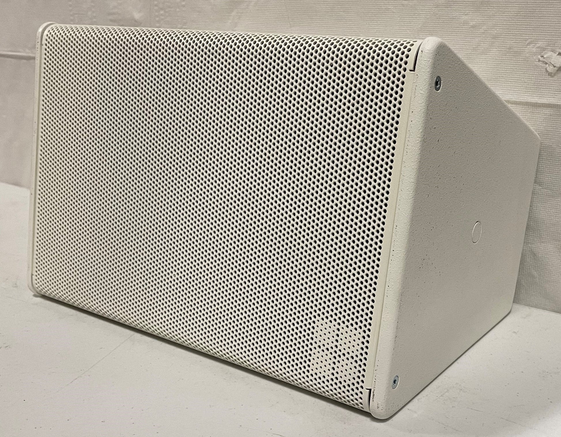 Pre-Owned d&b 8S Speakers, White, for Sale. We Sell Professional Audio Equipment. Audio Systems, Amplifiers, Consoles, Mixers, Electronics, Entertainment, Sound, Live.