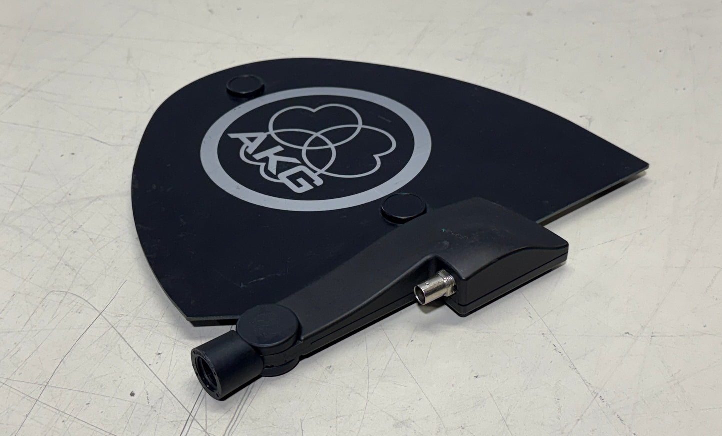 AKG SRA 2 B/W Active Directional Antenna (500-865 MHz), AKG SRA 2 B/W Antenna, AKG SRA 2, AKG Antenna, 500-965 MHz Antenna. We Sell Professional Audio Equipment. Audio Systems, Amplifiers, Consoles, Mixers, Electronics, Entertainment, Live Sound.