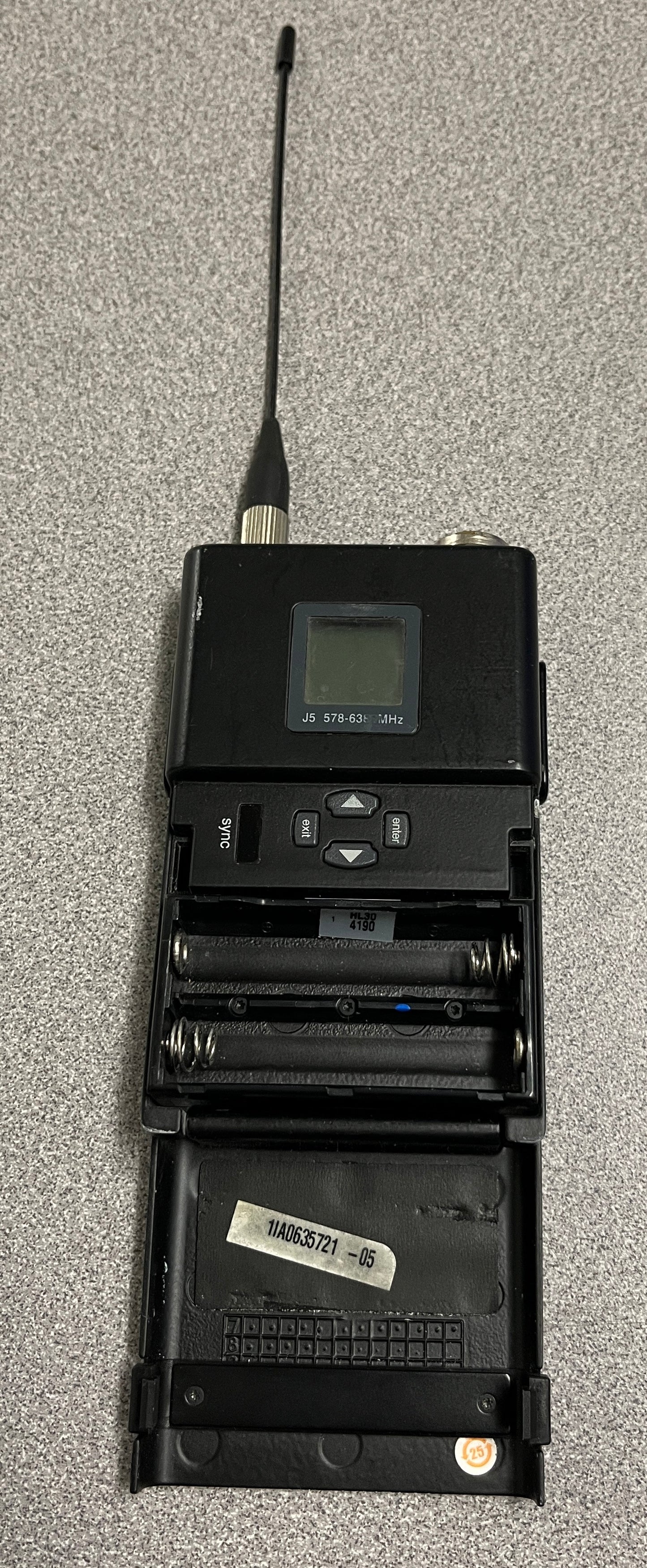 Shure UR1, Shure UR1 J5, Shure Bodypack Transmitter J5, Shure Bodypack Transmitter J5 578-638 MHz, We Sell Professional Audio Equipment. Audio Systems, Amplifiers, Consoles, Mixers, Electronics, Entertainment, Live Sound.