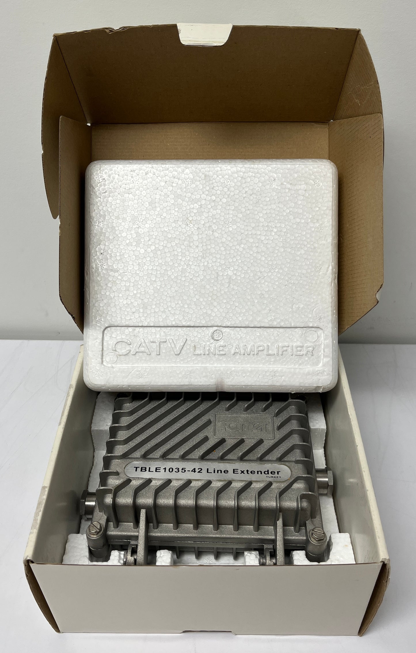 Toner Cable TBLE-1035-42, Toner 2 Way Broadband Line Extender, Toner Line Extender, Toner Distribution Amplifier, 2 Way Broadband Line Extender, 2 Way Broadband Distribution Amplifier, We Sell Professional Audio Equipment. Audio Systems, Amplifiers, Consoles, Mixers, Electronics, Entertainment, Live Sound
