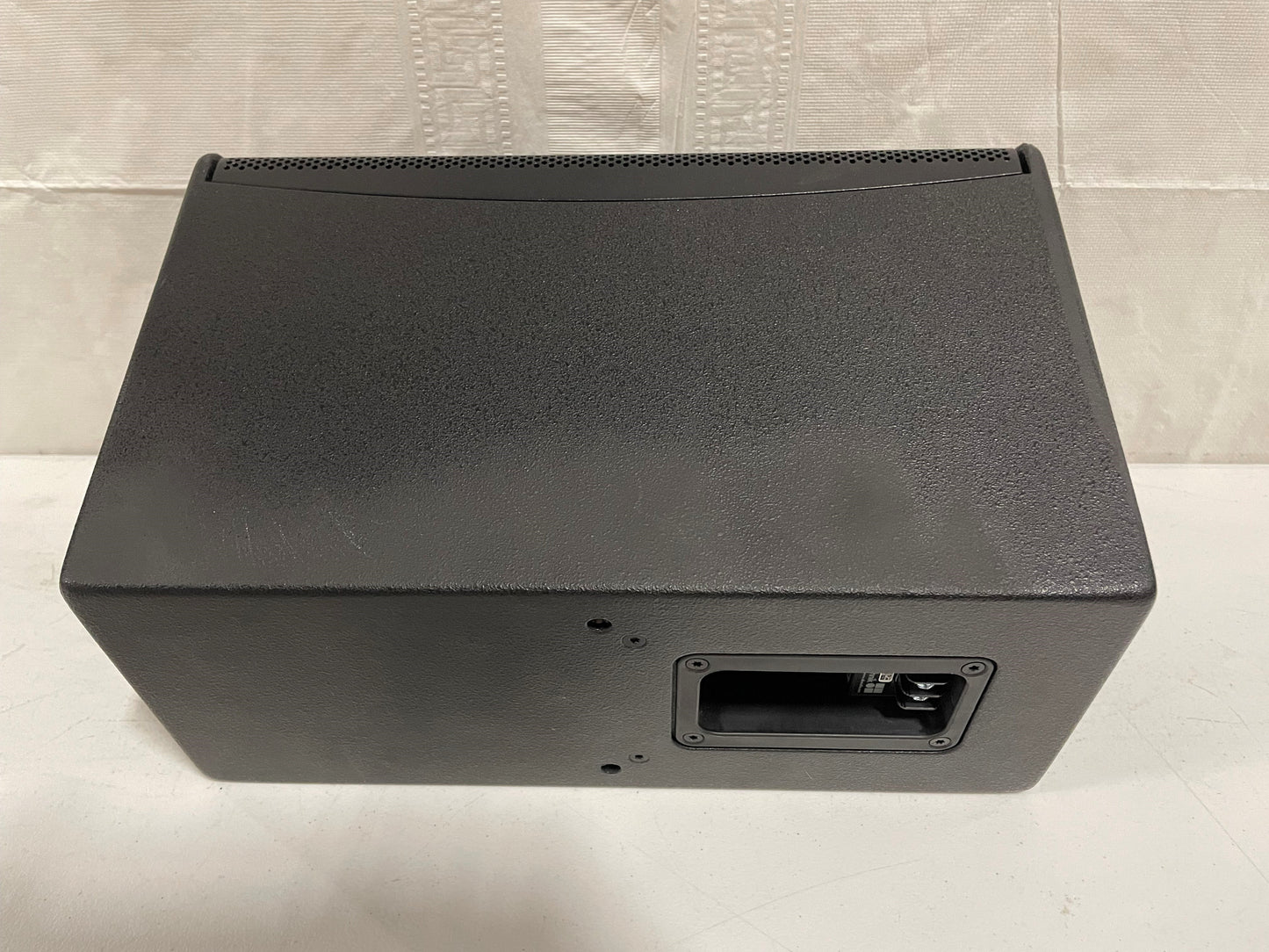 Pre-Owned d&b 8S Speaker with Mounting Bracket