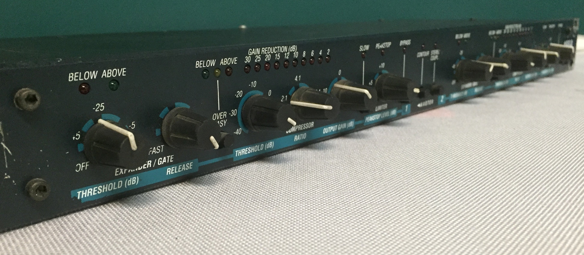 DBX 166A, dbx 166a compressor/limiter, dbx outboard gear, dbx rack gear, dbx fx gear. We Sell Professional Audio Equipment. Audio Systems, Amplifiers, Consoles, Mixers, Electronics, Entertainment, Sound, Live.