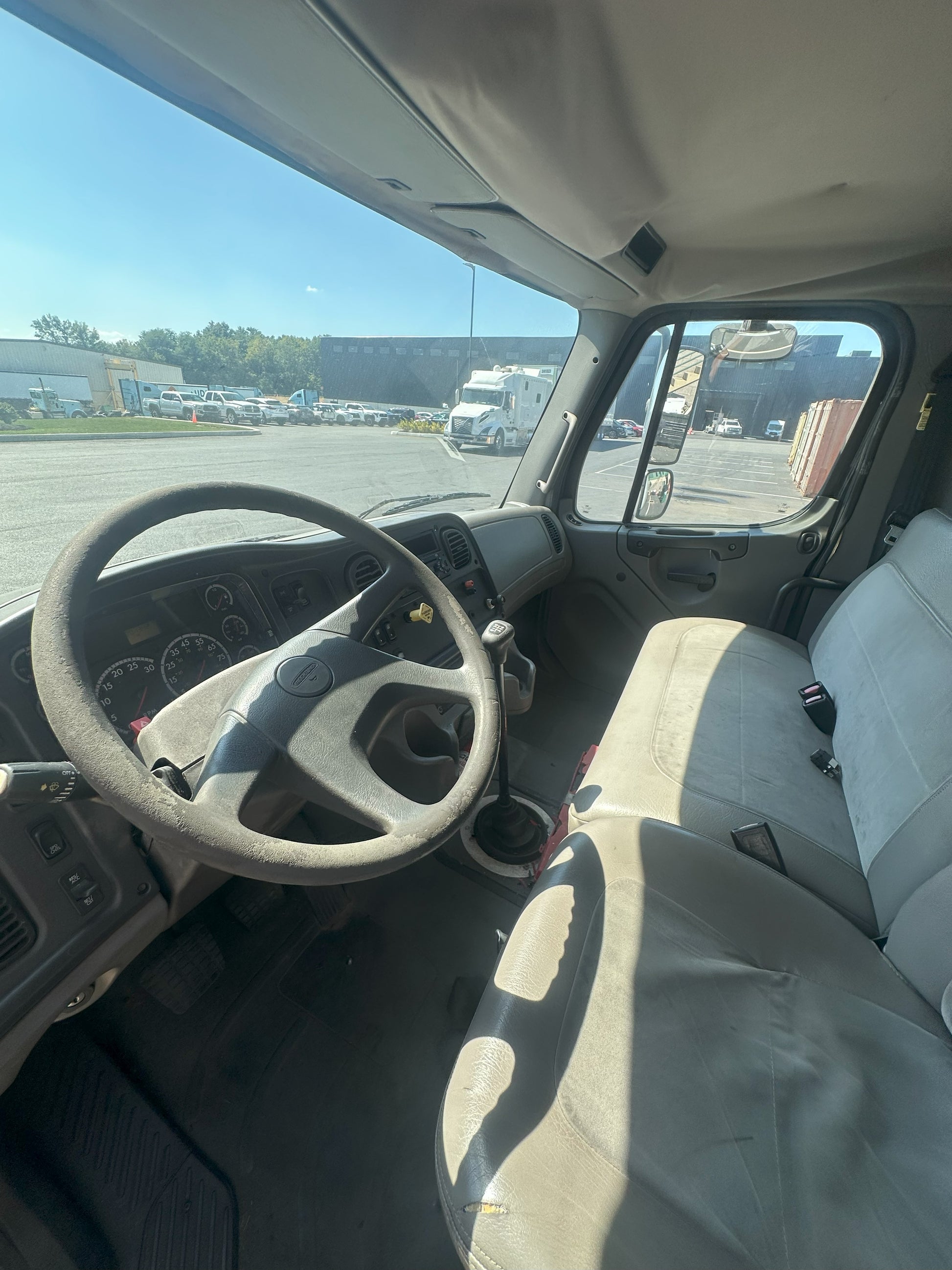 2005 Freightliner Business Class M2 106, 24" Box Truck, 2005 Freightliner Box Truck, Used Freightliner Medium-Duty Box Truck, 2005 Freightliner with Liftgate, We Sell Professional Audio Equipment. Audio Systems, Amplifiers, Consoles, Mixers, Electronics, Entertainment, Live Sound