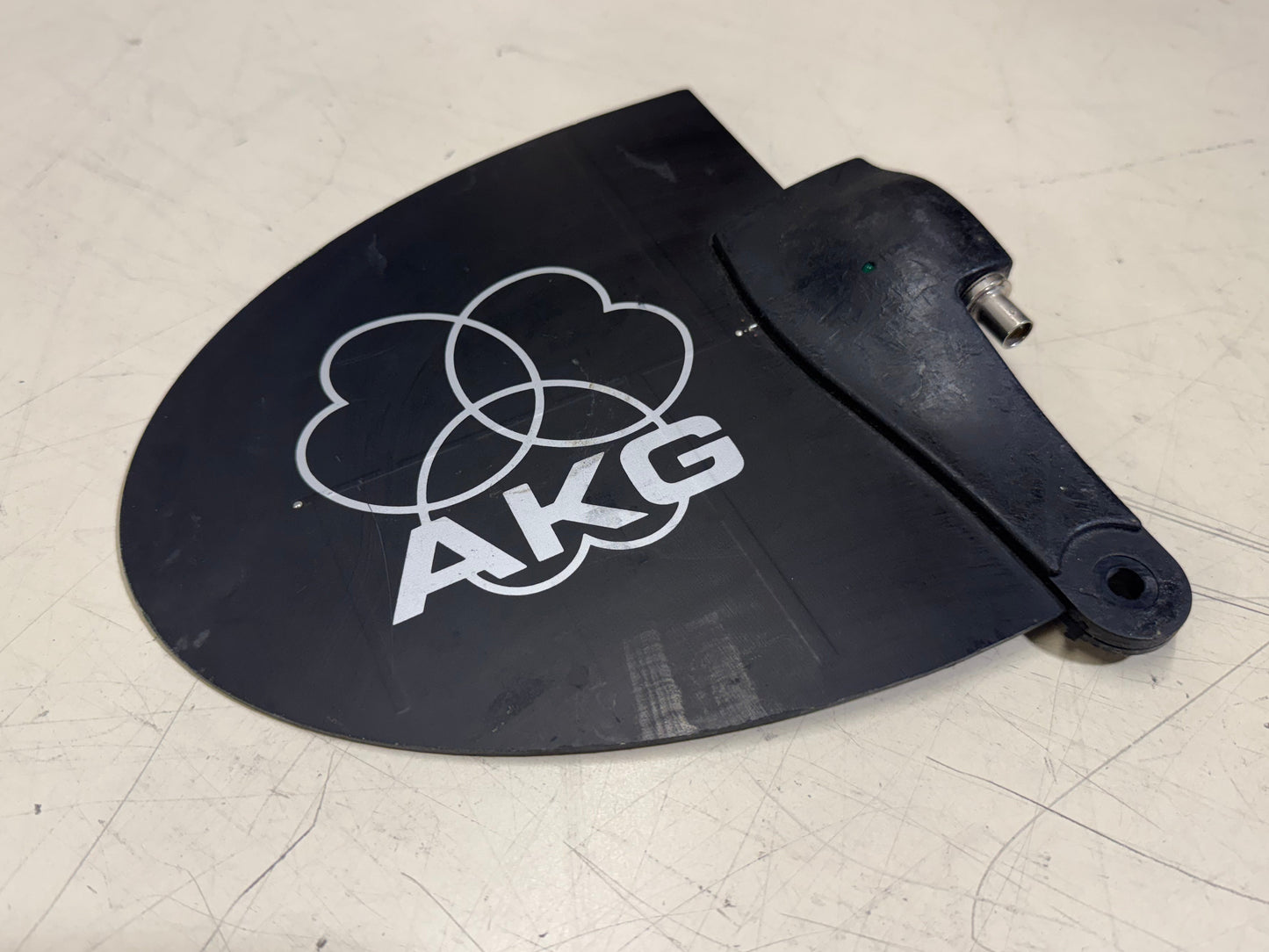 AKG SRA 2B Active Directional Antenna (650-865 MHz), AKG SRA 2B Antenna, AKG SRA 2B, AKG Antenna, 650-865 MHz Antenna. We Sell Professional Audio Equipment. Audio Systems, Amplifiers, Consoles, Mixers, Electronics, Entertainment, Live Sound.