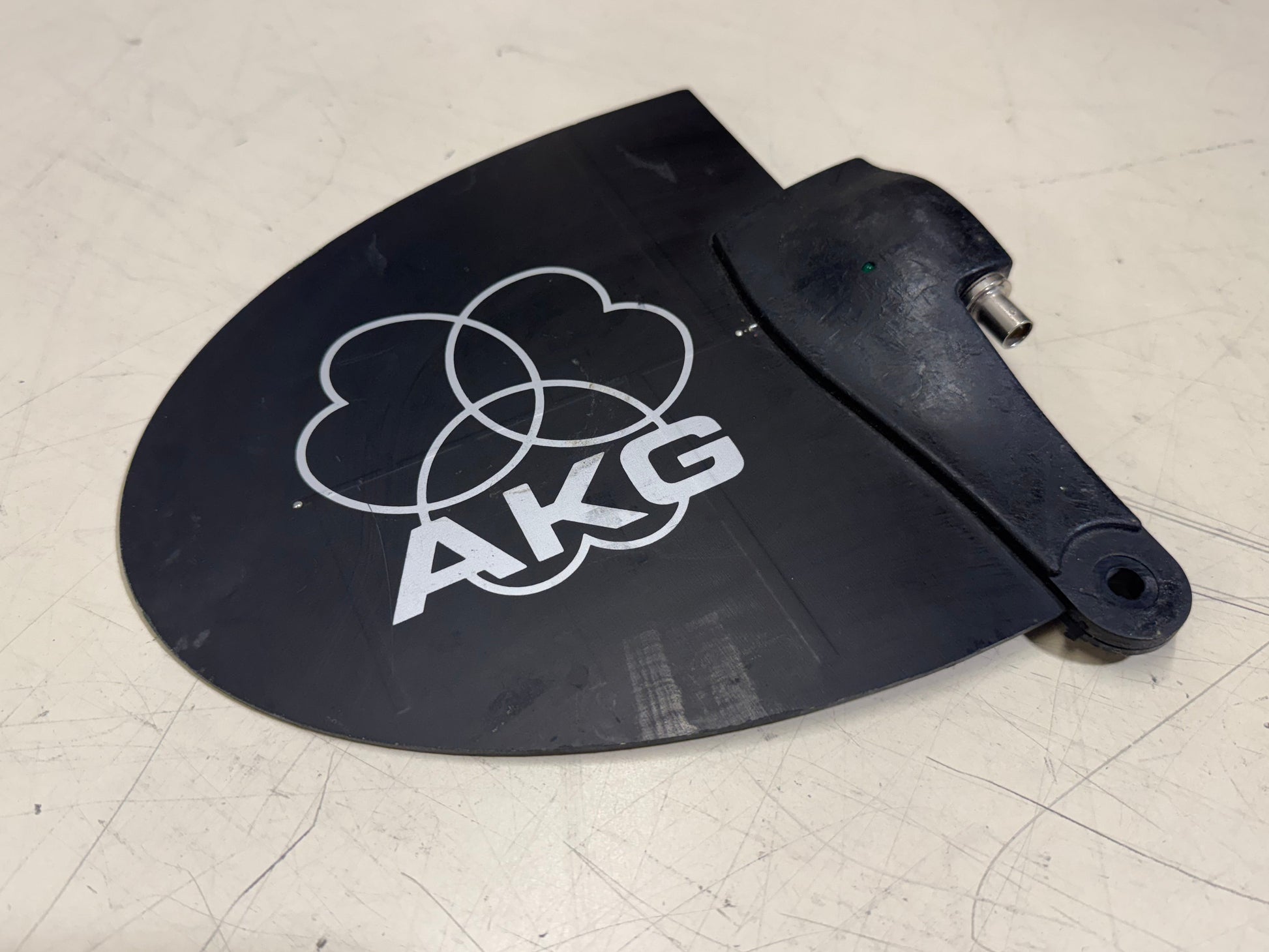 AKG SRA 2B Active Directional Antenna (650-865 MHz), AKG SRA 2B Antenna, AKG SRA 2B, AKG Antenna, 650-865 MHz Antenna. We Sell Professional Audio Equipment. Audio Systems, Amplifiers, Consoles, Mixers, Electronics, Entertainment, Live Sound.