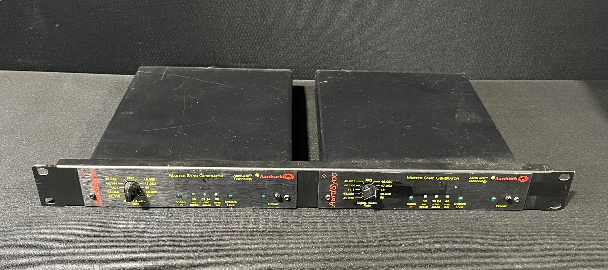 Aardvark Master Sync Generator Lot, Aardvark Master Sync Generator, Aardvark World Clock Generator, Aardvark Master World Clock, Aardvark Master Clock Generator. We Sell Professional Audio Equipment. Audio Systems, Amplifiers, Consoles, Mixers, Electronics, Entertainment, Live Sound.