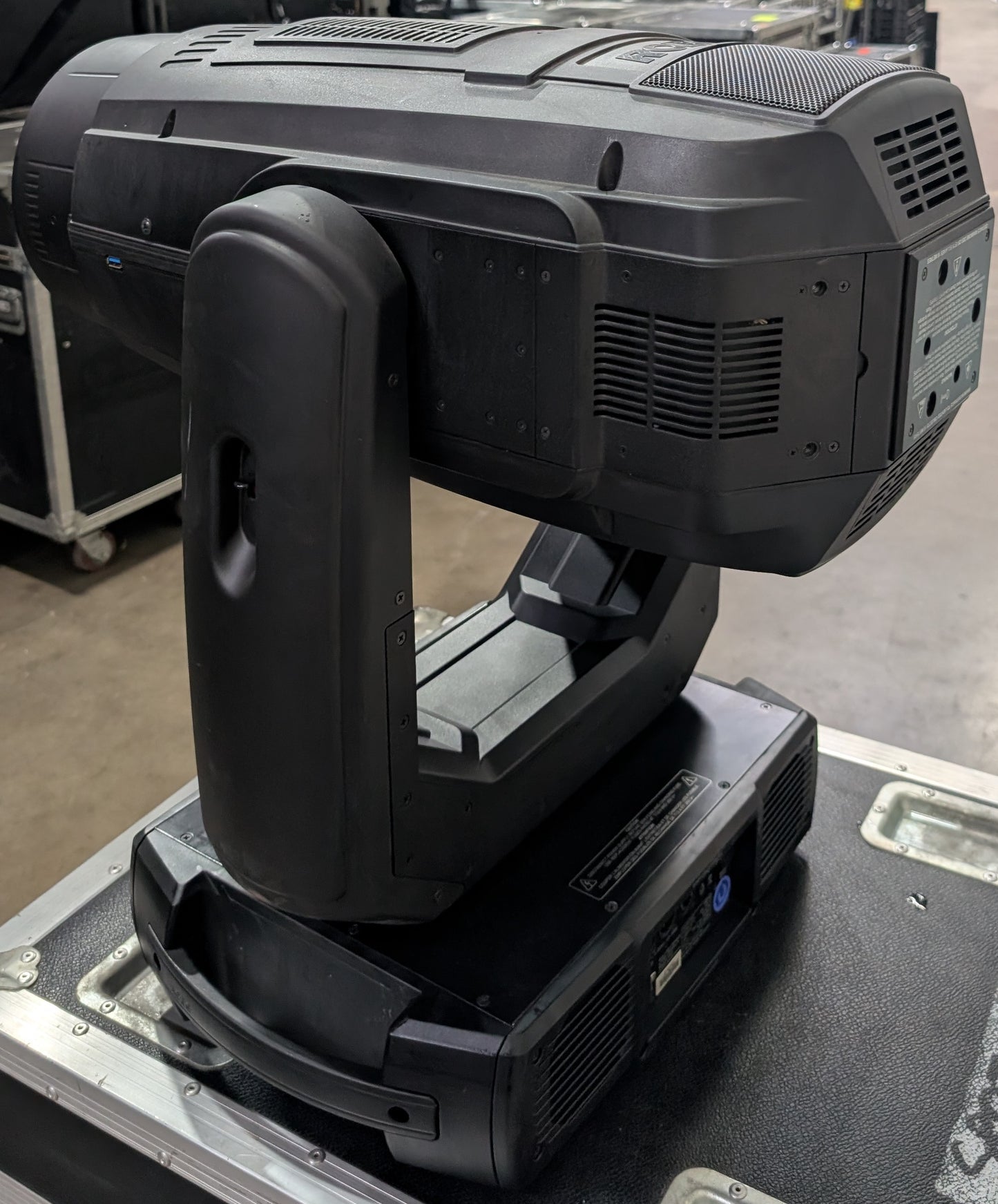 ROBE Lighting BMFL Followspot LT, ROBE Followspot LT, ROBE Followspot, Moving Light Fixture with Camera and Case. We Sell Professional Lighting Equipment. Lighting Systems, Fixtures, Consoles, Dimmers, Control Systems, Electronics, Entertainment, Live Lighting.
