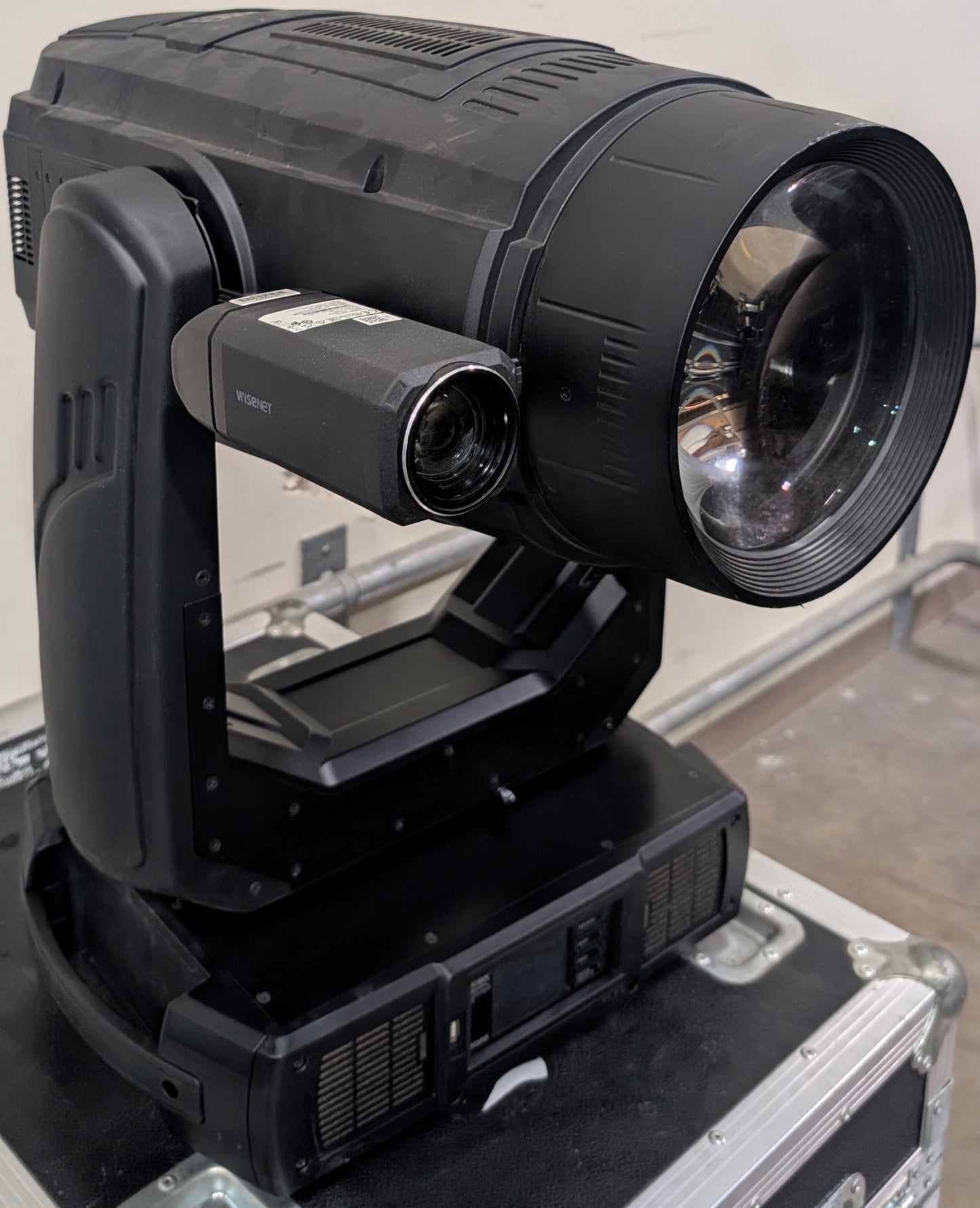 ROBE Lighting BMFL Followspot LT, ROBE Followspot LT, ROBE Followspot, Moving Light Fixture with Camera and Case. We Sell Professional Lighting Equipment. Lighting Systems, Fixtures, Consoles, Dimmers, Control Systems, Electronics, Entertainment, Live Lighting.
