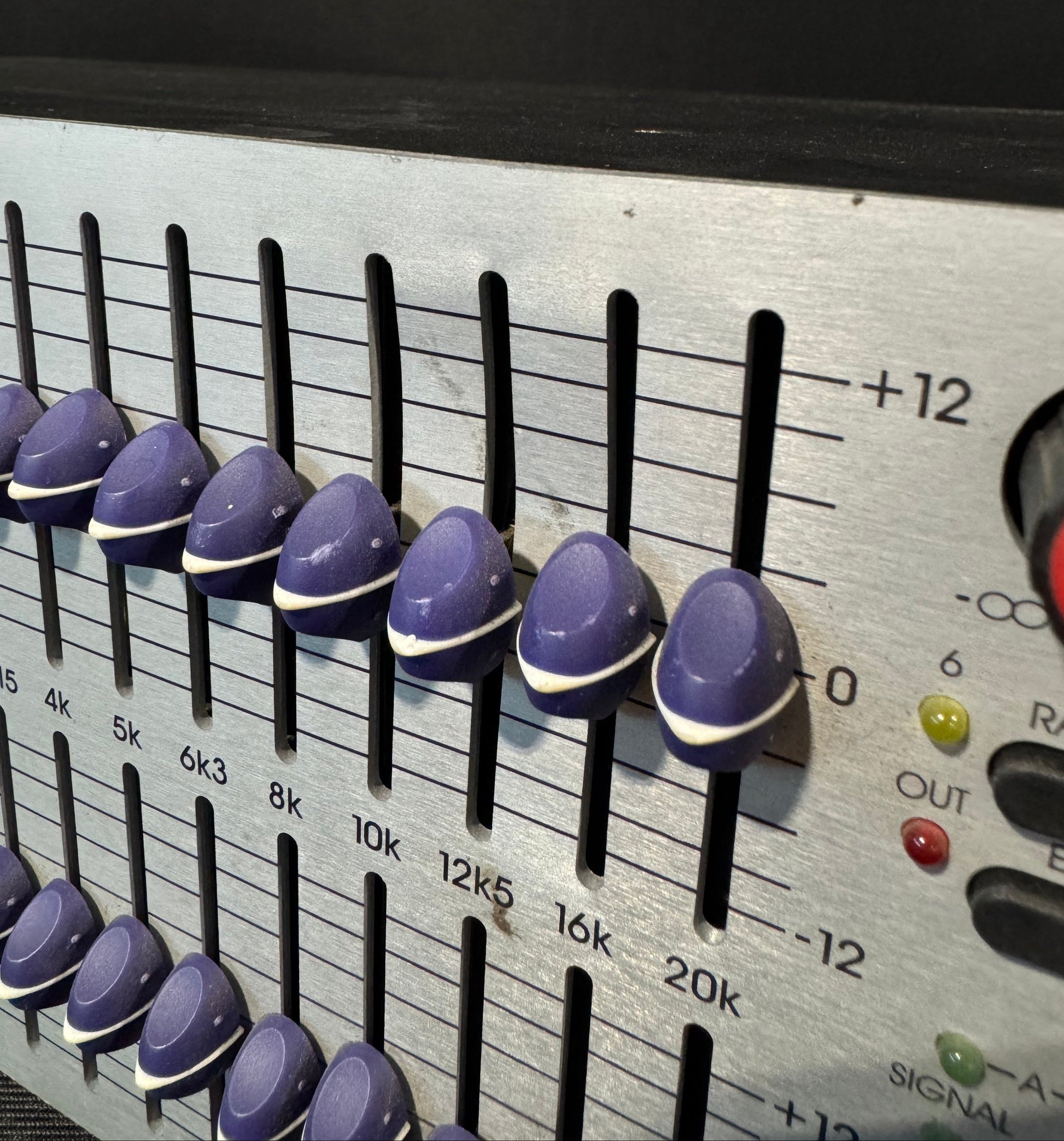 Klark Teknik DN370 Graphic Equalizer, Klark Teknik DN370, DN370 Graphic EQ, Klark Teknik EQ, DN370. We Sell Professional Audio Equipment. Audio Systems, Amplifiers, Consoles, Mixers, Electronics, Entertainment, Live Sound.