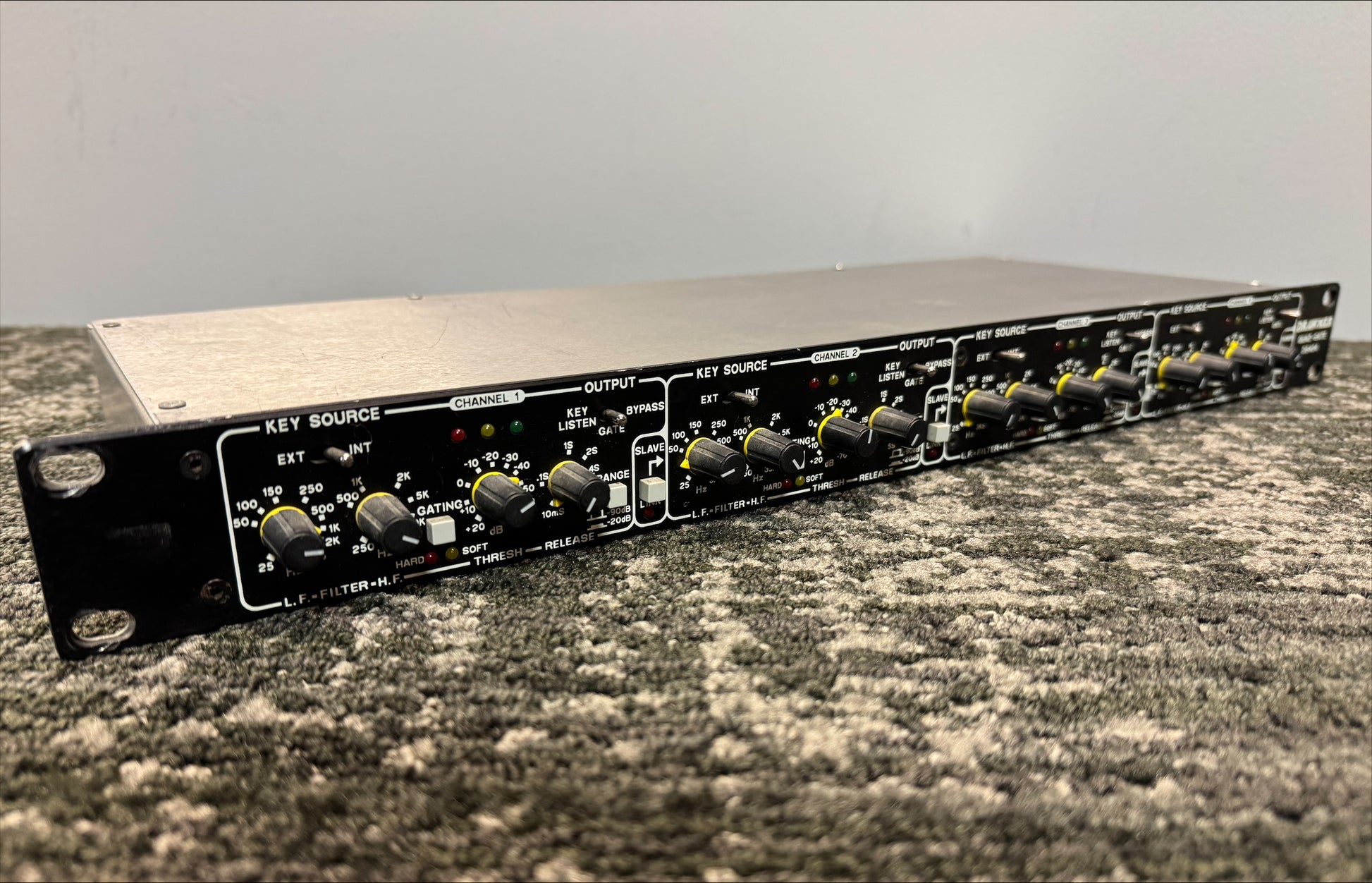 Drawmer Quad Noise Gate, Drawmer DS404, Drawmer DS404 Quad Gate, Drawmer DS404 Noise Gate, DS404. We Sell Professional Audio Equipment. Audio Systems, Amplifiers, Consoles, Mixers, Electronics, Entertainment, Live Sound