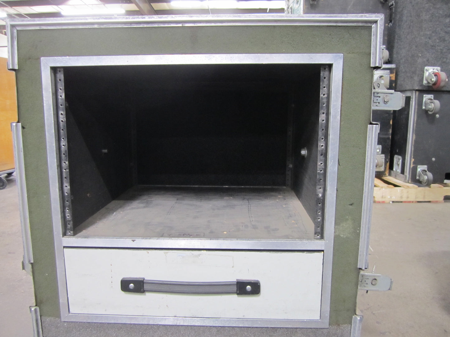 Road Flight Case, 7 Rack Units, Touring Case w/ Wheels & Drawer