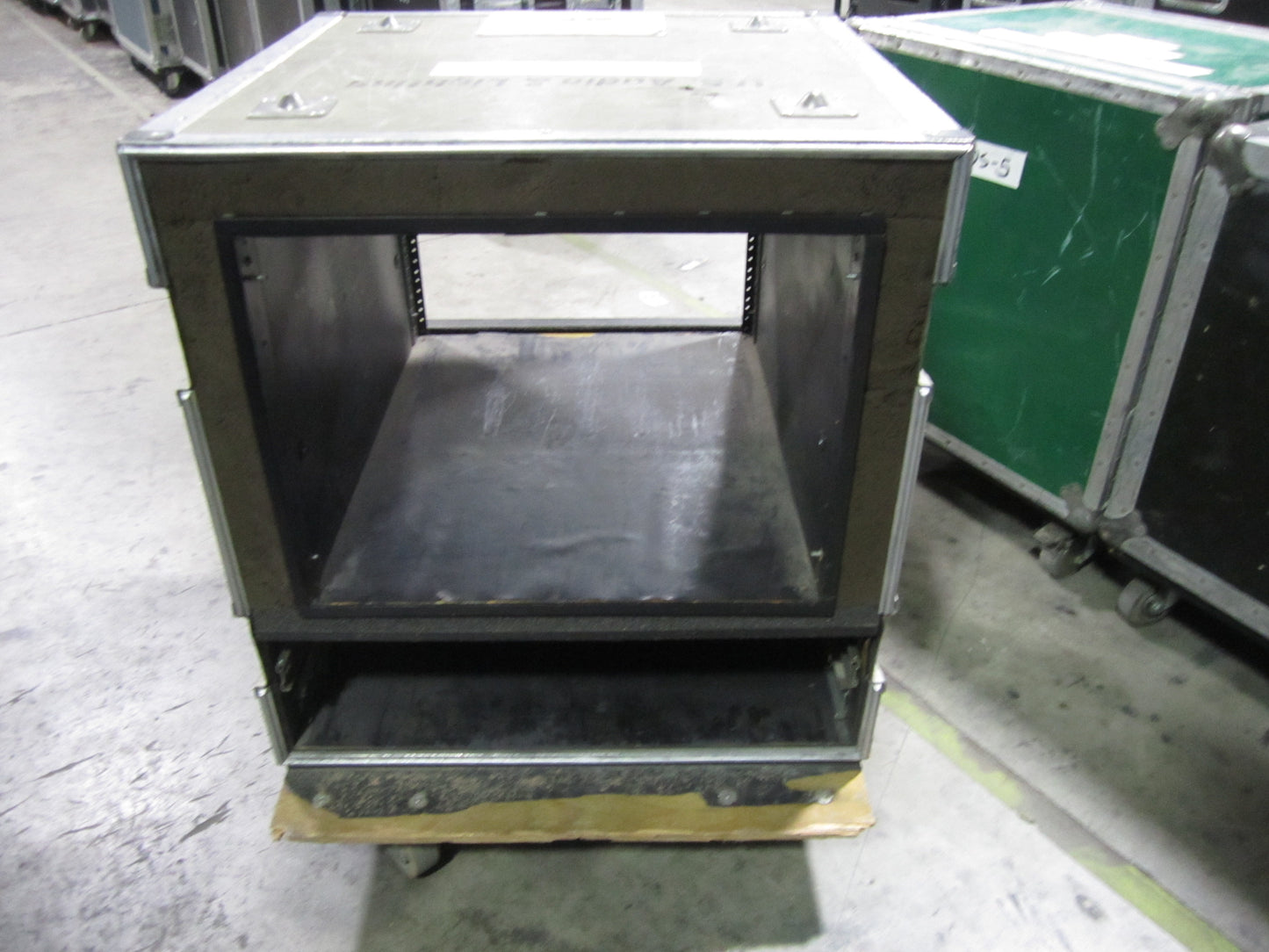 Road Flight Case, 8 Rack Units, Touring Case w/ Wheels and Drawers