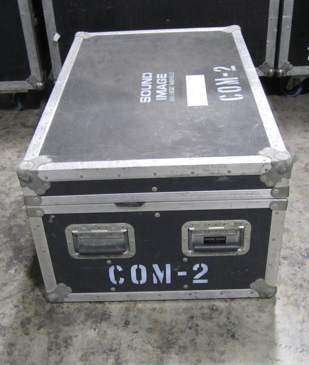 Road Case Trunk with Removable Divider, Flight Case, 36” x 22 1/2” x 16”
