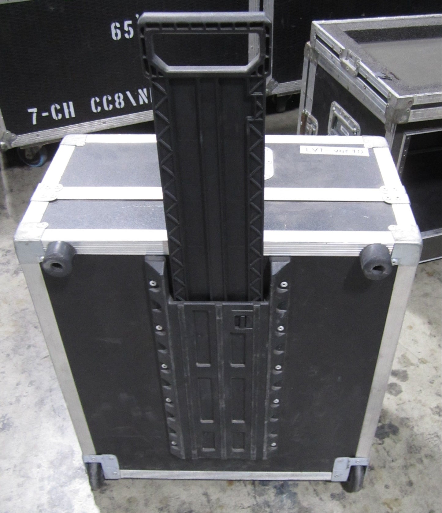 Star Case Towing Road Flight Case with Wheels, 21” x 23 1/2” x 12 1/2”