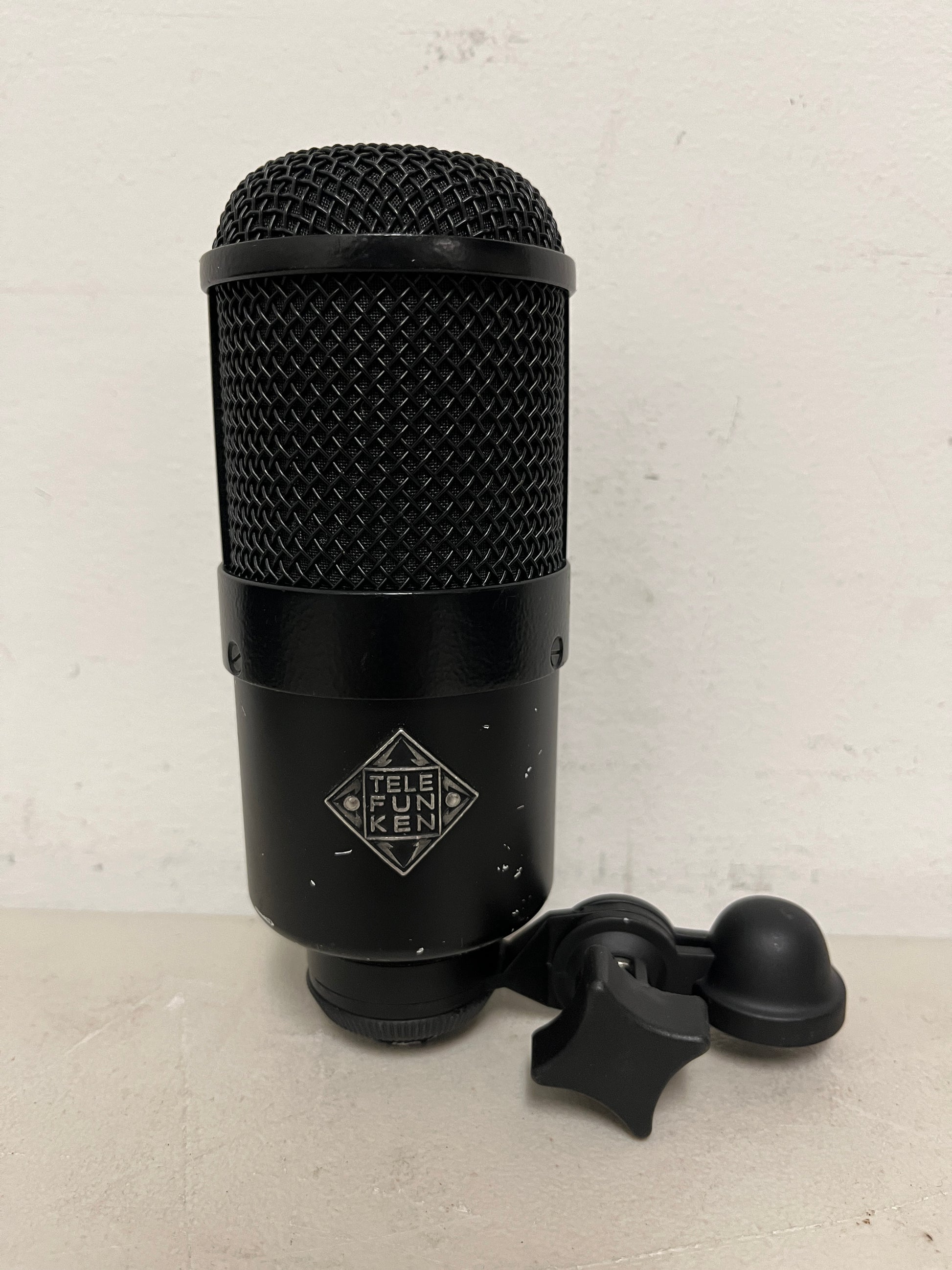 Used Telefunken M82 Cardioid Dynamic Kick Drum Microphone for Sale. We Sell Professional Audio Equipment. Audio Systems, Amplifiers, Consoles, Mixers, Electronics, Entertainment, Sound, Live.