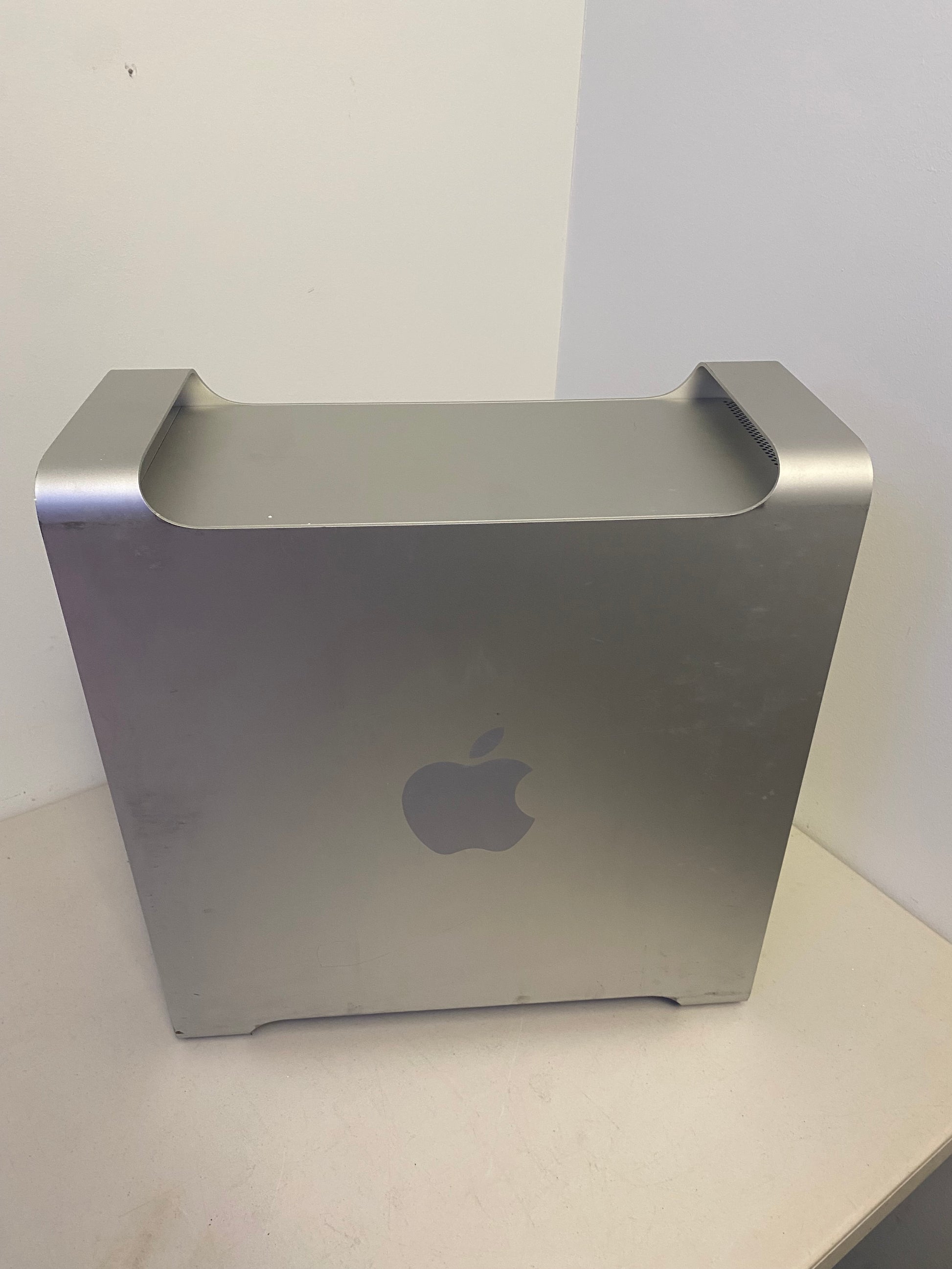 Apple Mac Pro 2010, Apple Mac Pro FC560LL/A, Apple Mac Pro Xeon, Apple Mac Pro 32 GB Ram, We Sell Professional Audio Equipment. Audio Systems, Amplifiers, Consoles, Mixers, Electronics, Entertainment, Live Sound.