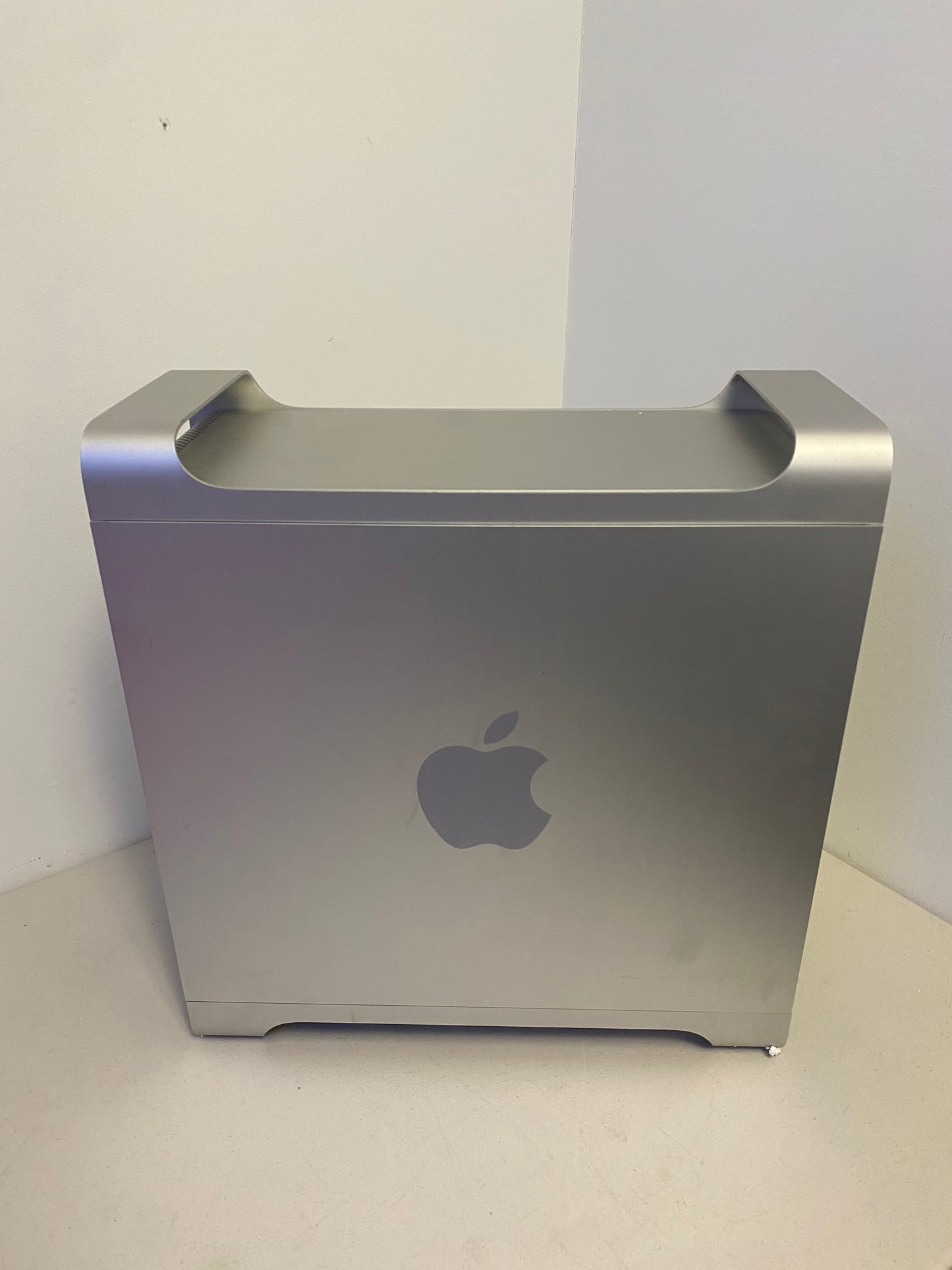 Apple Mac Pro 2010, Apple Mac Pro FC560LL/A, Apple Mac Pro Xeon, Apple Mac Pro 32 GB Ram, We Sell Professional Audio Equipment. Audio Systems, Amplifiers, Consoles, Mixers, Electronics, Entertainment, Live Sound.