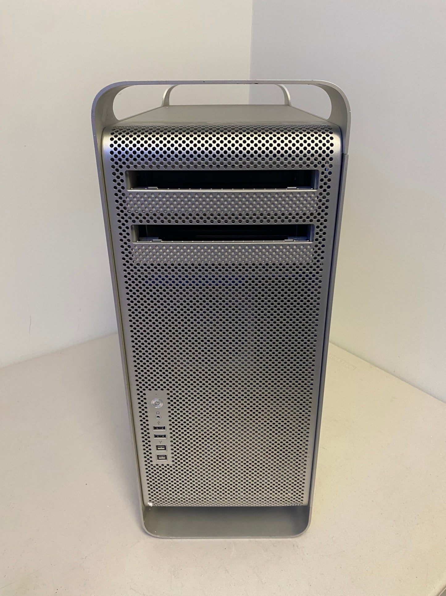 Apple Mac Pro 2010, Apple Mac Pro FC560LL/A, Apple Mac Pro Xeon, Apple Mac Pro 32 GB Ram, We Sell Professional Audio Equipment. Audio Systems, Amplifiers, Consoles, Mixers, Electronics, Entertainment, Live Sound.