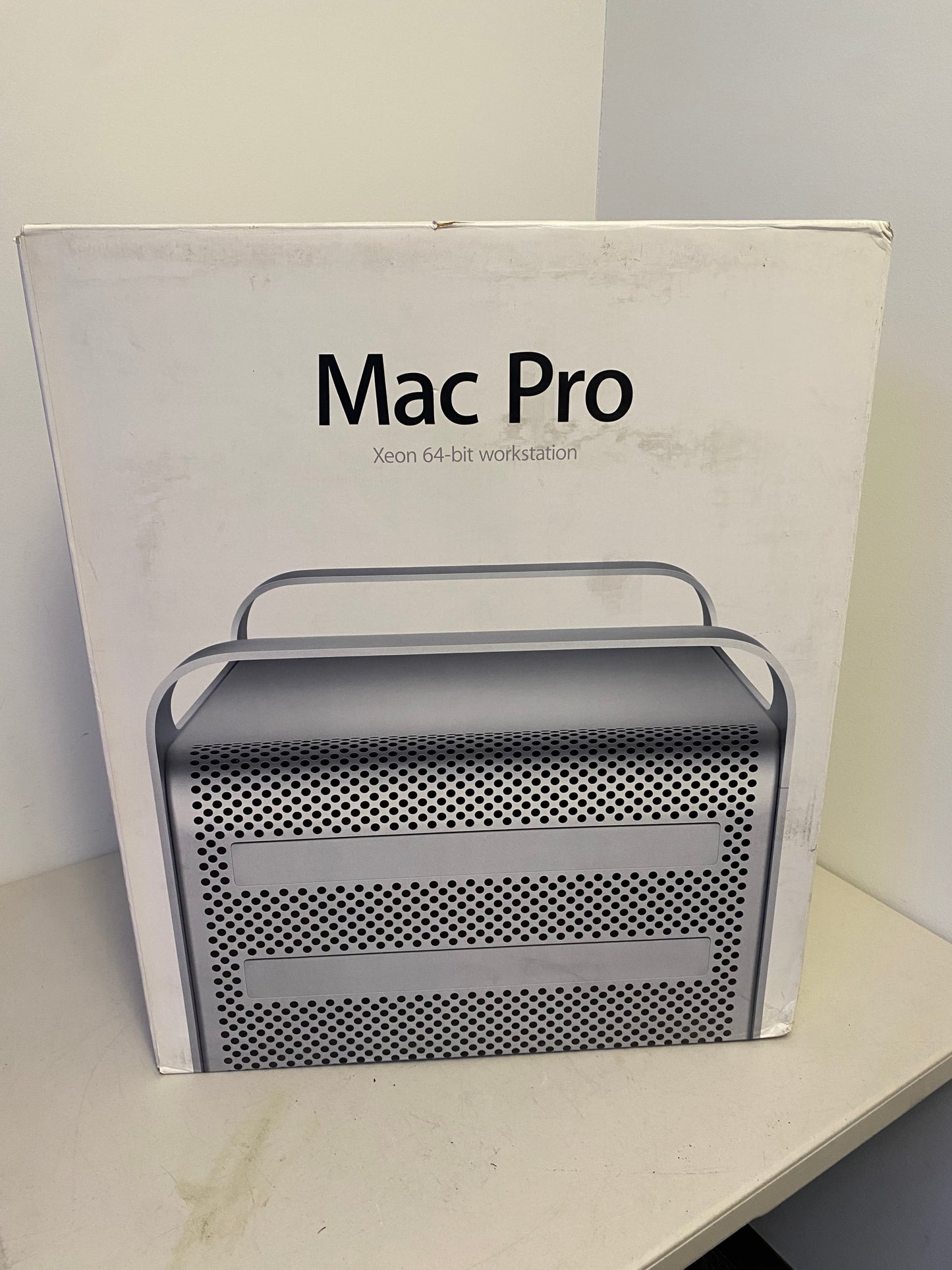 Apple Mac Pro 2010, Apple Mac Pro FC560LL/A, Apple Mac Pro Xeon, Apple Mac Pro 16 GB Ram, We Sell Professional Audio Equipment. Audio Systems, Amplifiers, Consoles, Mixers, Electronics, Entertainment, Live Sound.