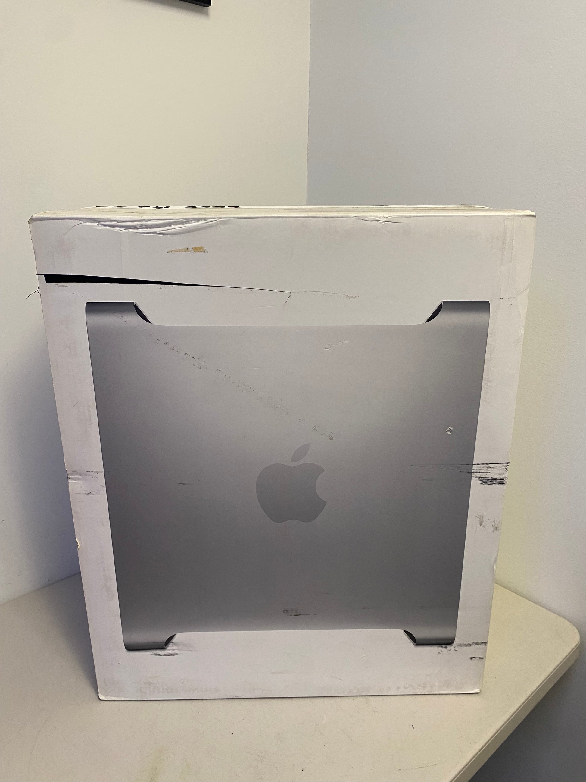 Apple Mac Pro 2010, Apple Mac Pro FC560LL/A, Apple Mac Pro Xeon, Apple Mac Pro 16 GB Ram, We Sell Professional Audio Equipment. Audio Systems, Amplifiers, Consoles, Mixers, Electronics, Entertainment, Live Sound.