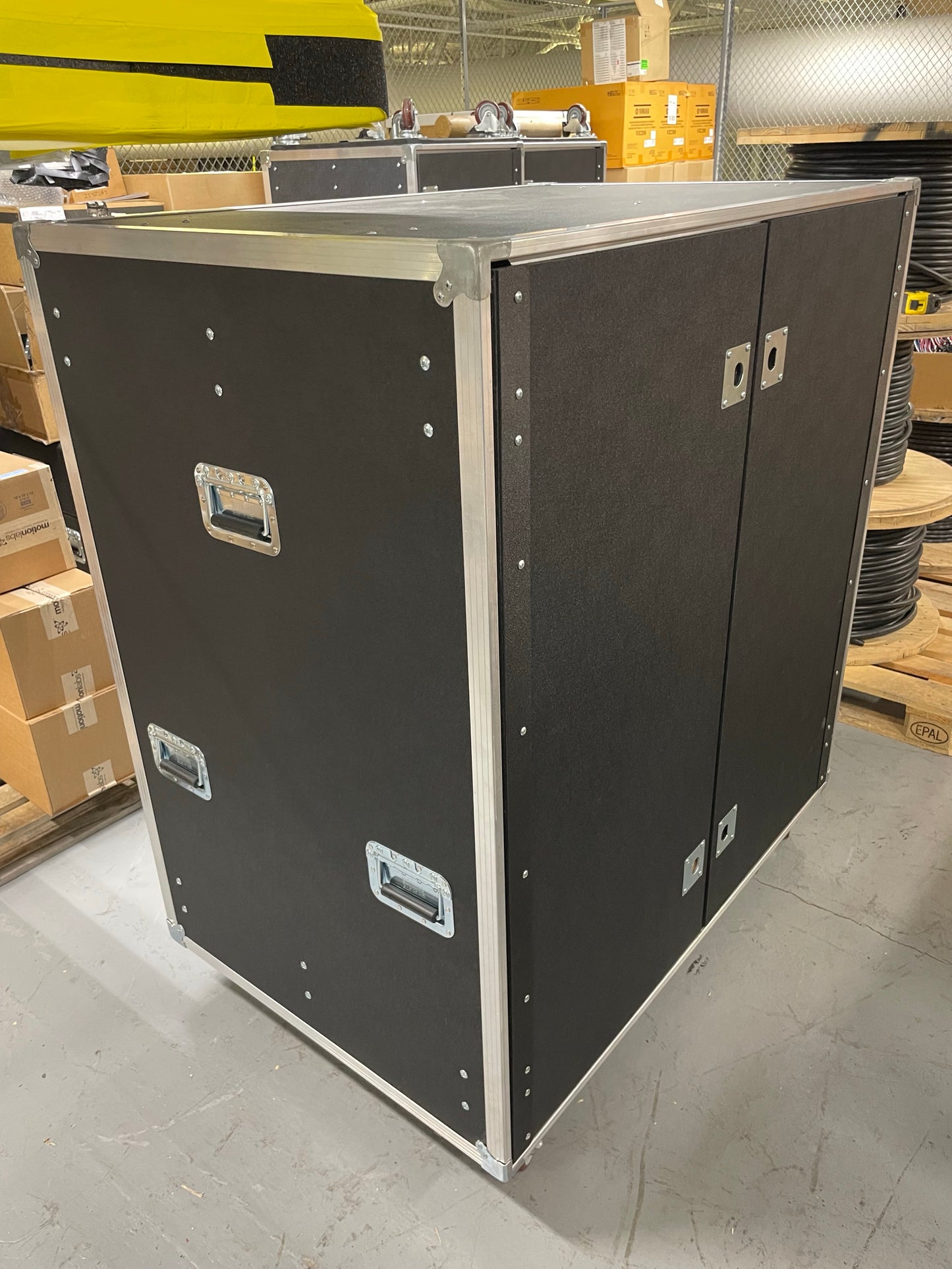 Cabbage Cases Road Flight Case, 28 RU Double Wide Touring Case, 28 Rack Units Double Wide Road Case, Road Case on Wheels, Black Touring Road Case, We Sell Professional Audio Equipment. Audio Systems, Amplifiers, Consoles, Mixers, Electronics, Entertainment, Live Sound
