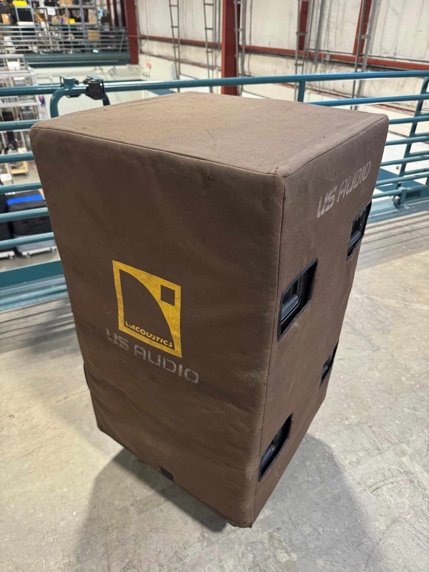 L-Acoustics LA-RAK I Touring Amplifier Rack, L-Acoustics Amp Rack, LA-8 Amplifier Rack, L-Acoustics LA-8 Amp Rack, Amplifier Rack, LA-RAK. We Sell Professional Audio Equipment. Audio Systems, Amplifiers, Consoles, Mixers, Electronics, Entertainment, Live Sound.