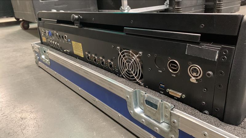 MQ500M Lighting Desk, Chamsys MQ500M, ChamSys MagicQ MQ500M Stadium Console, ChamSys Lighting Desk. We Sell Professional Lighting Equipment. Lighting Systems, Fixtures, Consoles, Dimmers, Control Systems, Electronics, Entertainment, Live Lighting. 