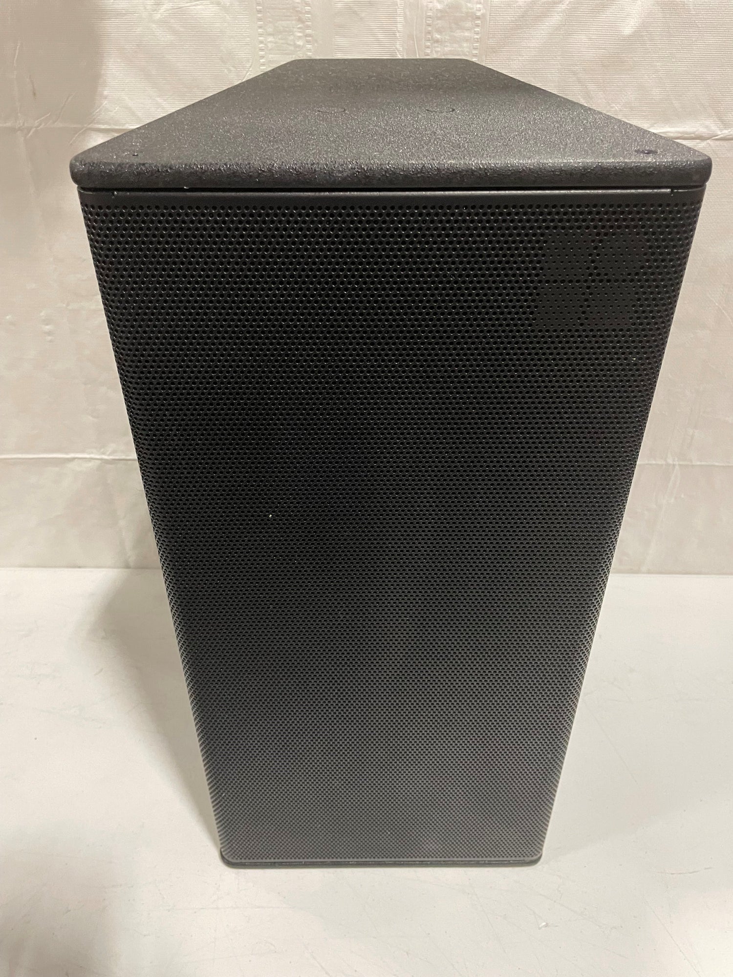 Pre-owned d&b 10S-D Speaker with Mounting Bracket for Sale. 					We Sell Professional Audio Equipment. Audio Systems, Amplifiers, Consoles, Mixers, Electronics, Entertainment, Sound, Live.