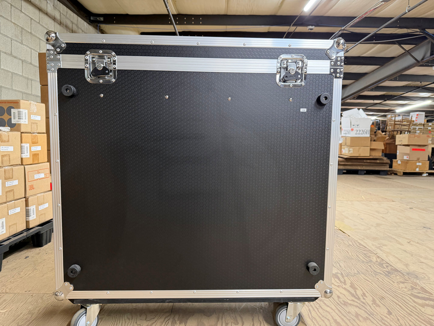 ProX Flight Case for Midas M32 Console, ProX XS-MIDM32DHW, Midas M32 Flight Case, Touring Case for Midas M32 Console, ProX M32 Case. We Sell Professional Audio Equipment. Audio Systems, Amplifiers, Consoles, Mixers, Electronics, Entertainment, Live Sound.