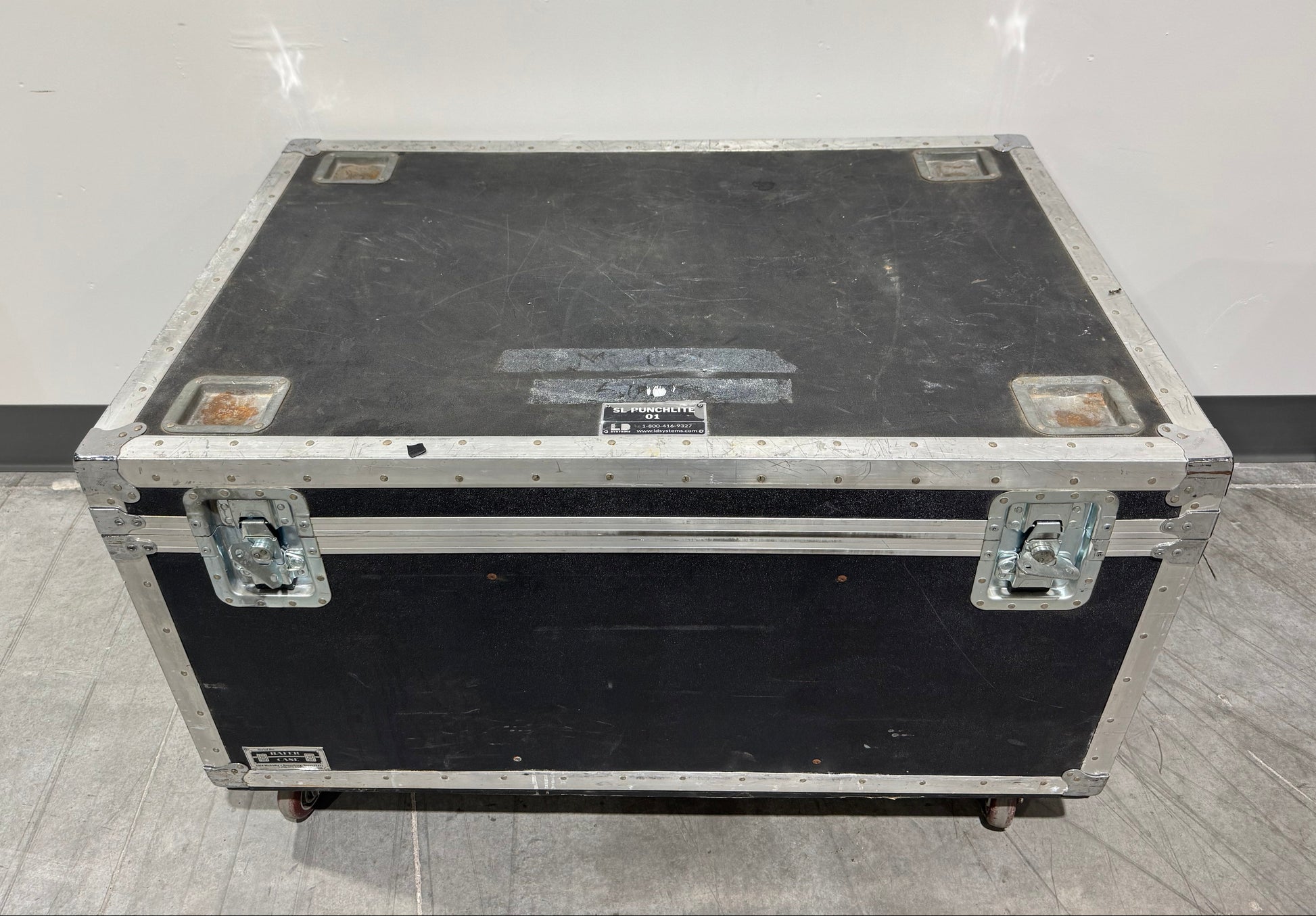 Vari-Lite Showline SL Punchlite 220 Static Wash Light, Vari-Lite Punchlite 220, Vari-Lite Showline SL Punchlite 220, Vari-Lite Wash Light, Punchlite 220 Wash Light. We Sell Professional Lighting Equipment. Lighting Systems, Fixtures, Consoles, Dimmers, Control Systems, Electronics, Entertainment, Live Lighting.