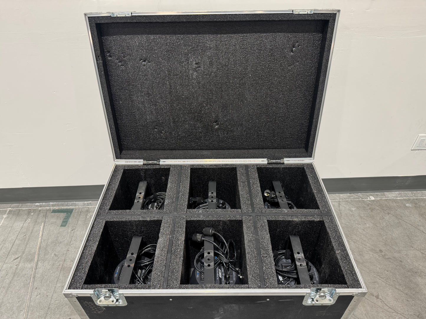 Vari-Lite Showline SL Punchlite 220 Static Wash Light, Vari-Lite Punchlite 220, Vari-Lite Showline SL Punchlite 220, Vari-Lite Wash Light, Punchlite 220 Wash Light. We Sell Professional Lighting Equipment. Lighting Systems, Fixtures, Consoles, Dimmers, Control Systems, Electronics, Entertainment, Live Lighting.