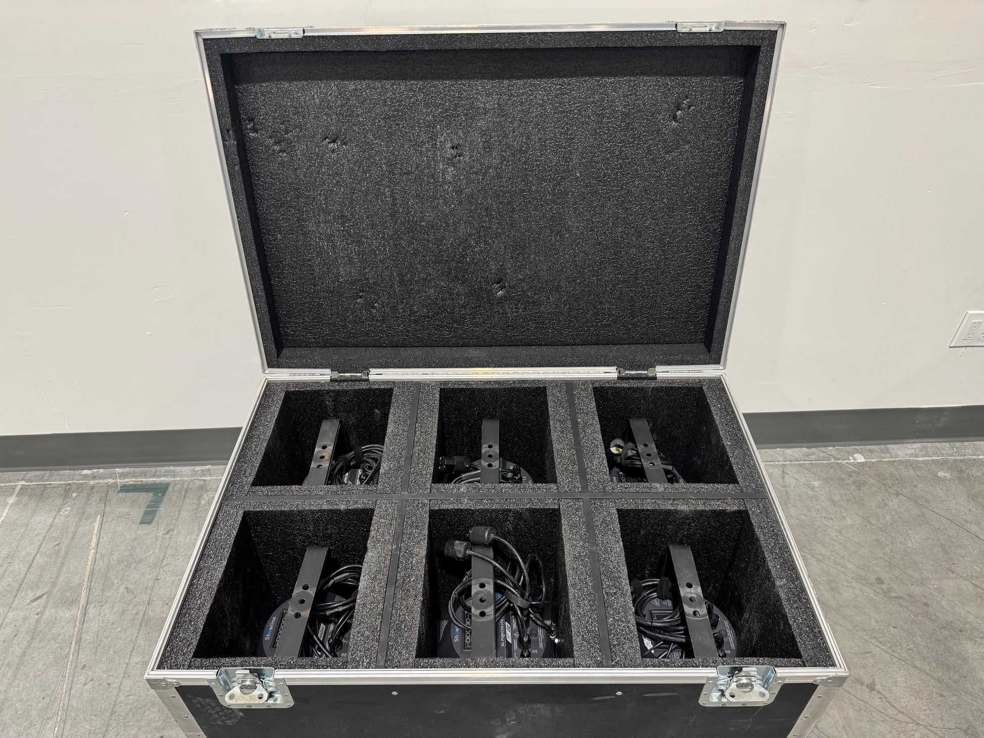 Vari-Lite Showline SL Punchlite 220 Static Wash Light, Vari-Lite Punchlite 220, Vari-Lite Showline SL Punchlite 220, Vari-Lite Wash Light, Punchlite 220 Wash Light. We Sell Professional Lighting Equipment. Lighting Systems, Fixtures, Consoles, Dimmers, Control Systems, Electronics, Entertainment, Live Lighting.