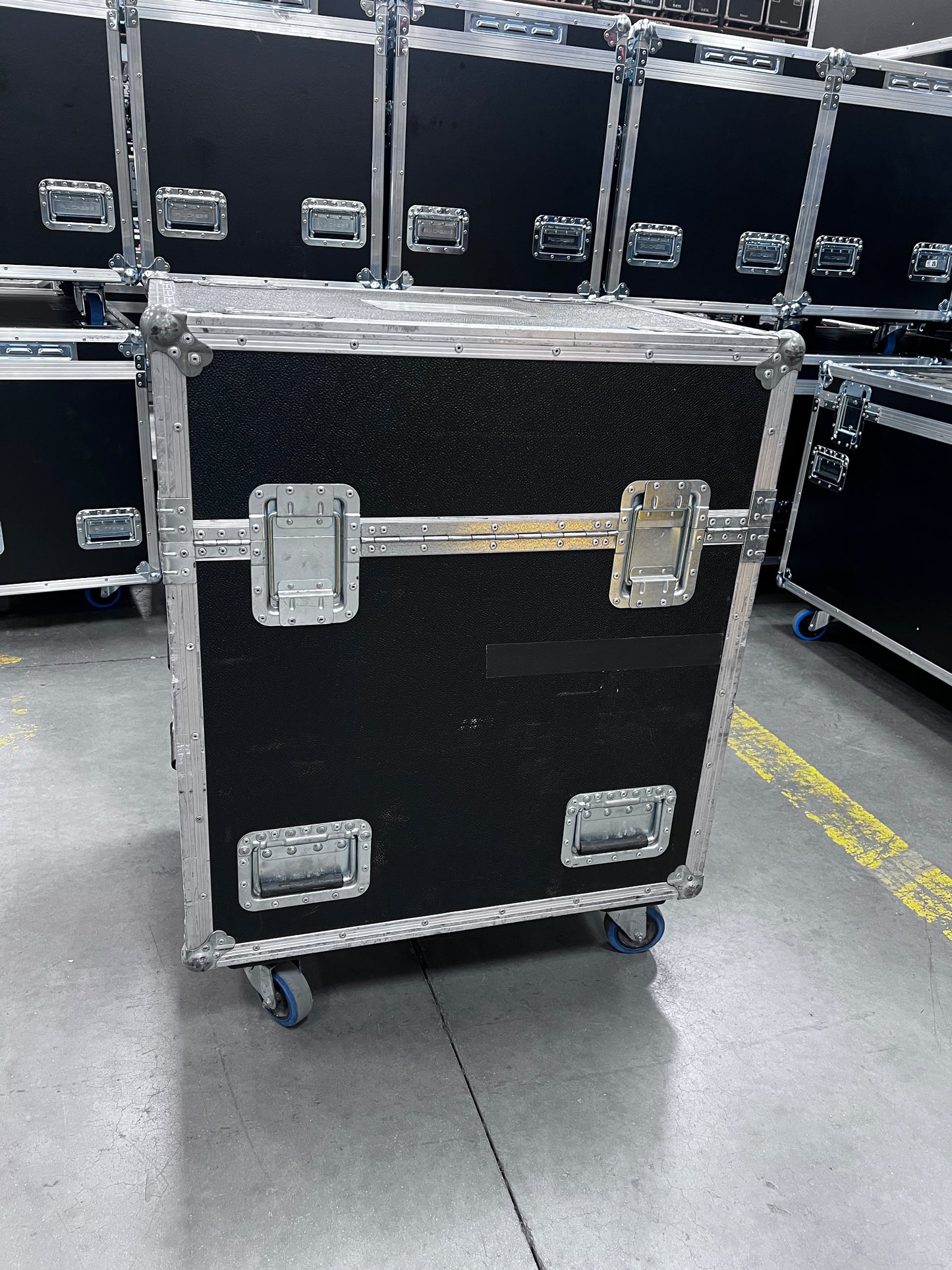 Martin Quantum Profile, Martin Quantum, Martin MAC Quantum Profile Moving Head Lightm Martin MAC Quantum Profile, Martin MAC Moving Head Light. We Sell Professional Lighting Equipment. Lighting Systems, Fixtures, Consoles, Dimmers, Control Systems, Electronics, Entertainment, Live Lighting.