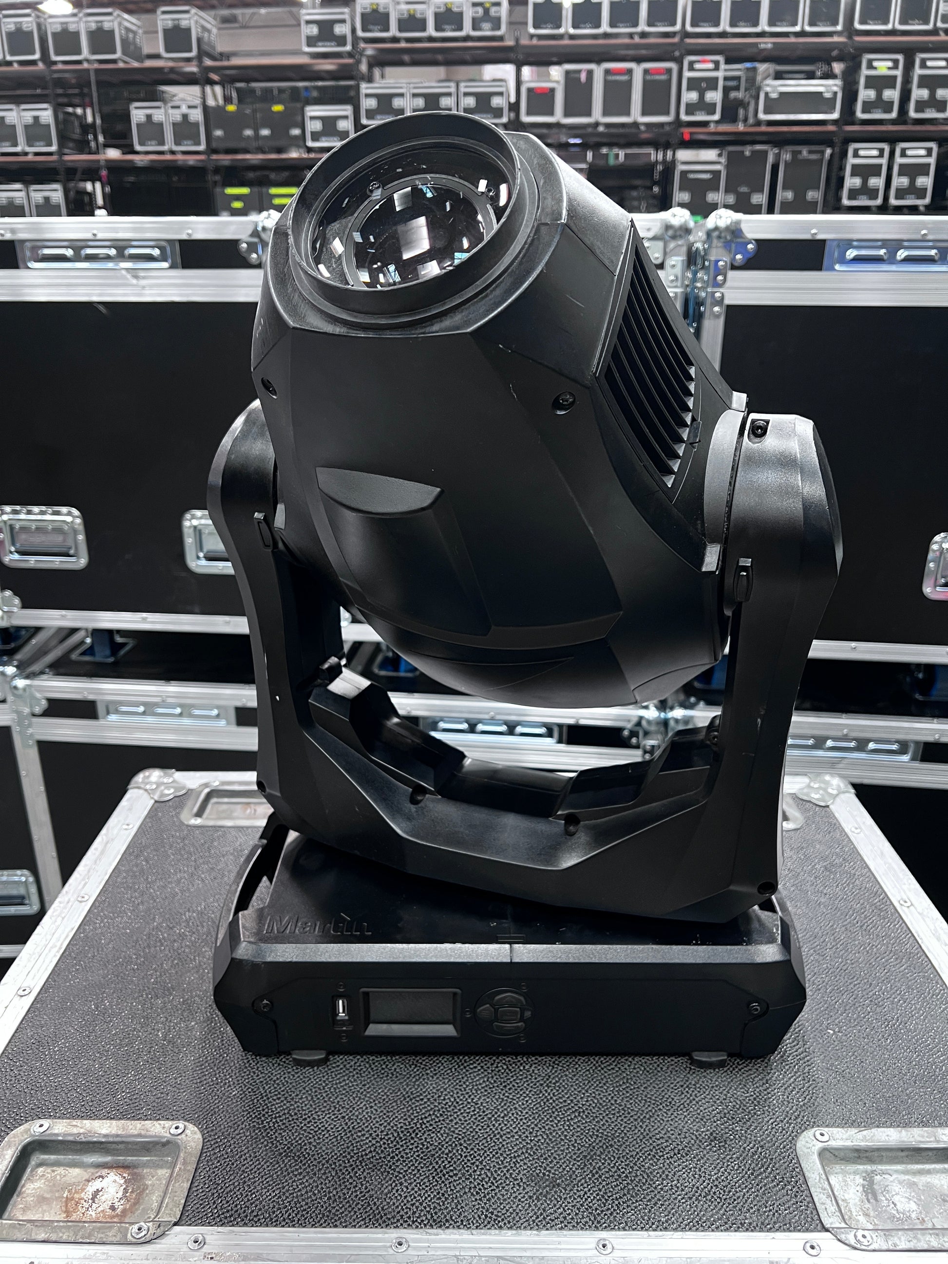 Martin Quantum Profile, Martin Quantum, Martin MAC Quantum Profile Moving Head Lightm Martin MAC Quantum Profile, Martin MAC Moving Head Light. We Sell Professional Lighting Equipment. Lighting Systems, Fixtures, Consoles, Dimmers, Control Systems, Electronics, Entertainment, Live Lighting.