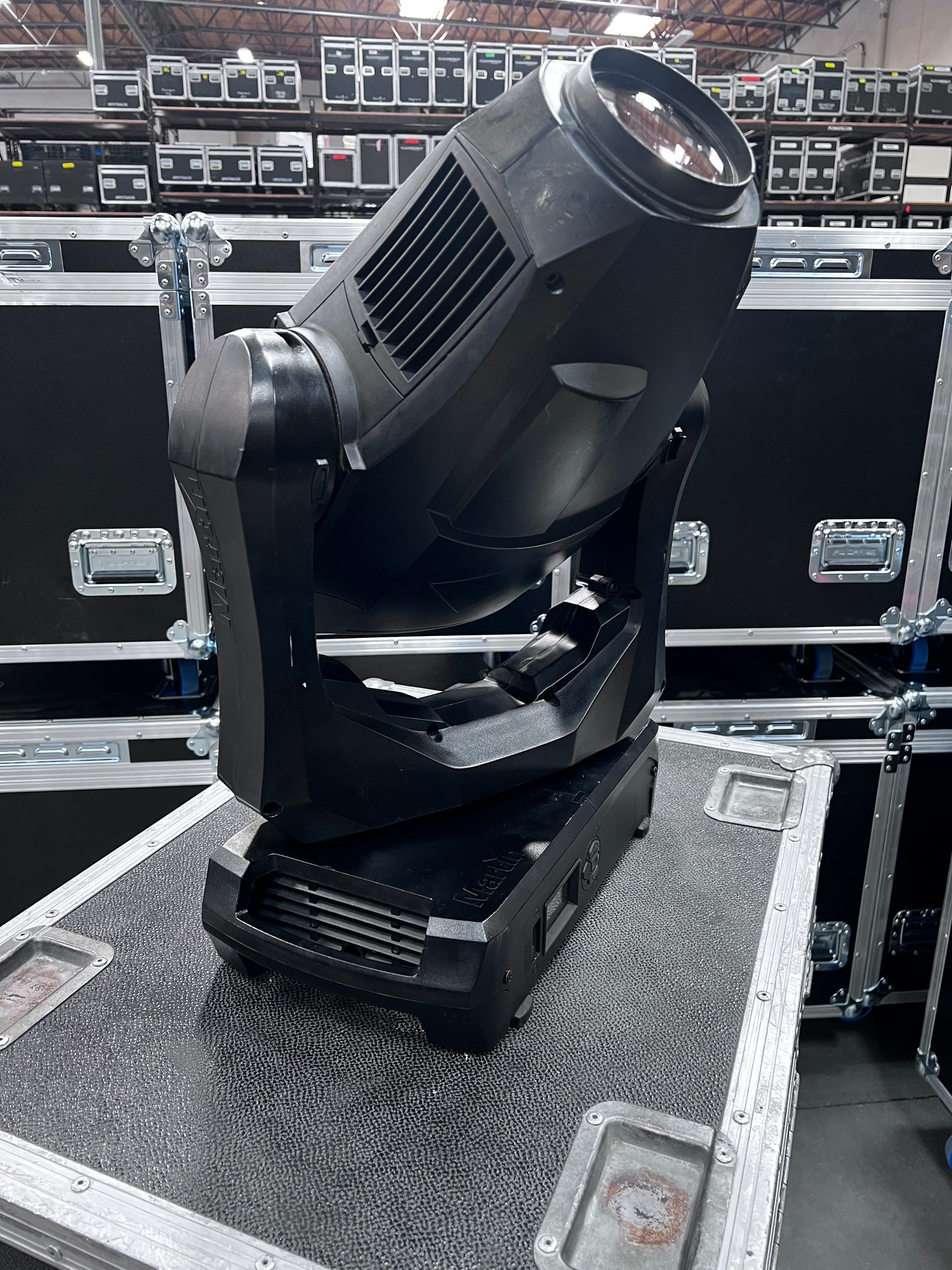 Martin Quantum Profile, Martin Quantum, Martin MAC Quantum Profile Moving Head Lightm Martin MAC Quantum Profile, Martin MAC Moving Head Light. We Sell Professional Lighting Equipment. Lighting Systems, Fixtures, Consoles, Dimmers, Control Systems, Electronics, Entertainment, Live Lighting.
