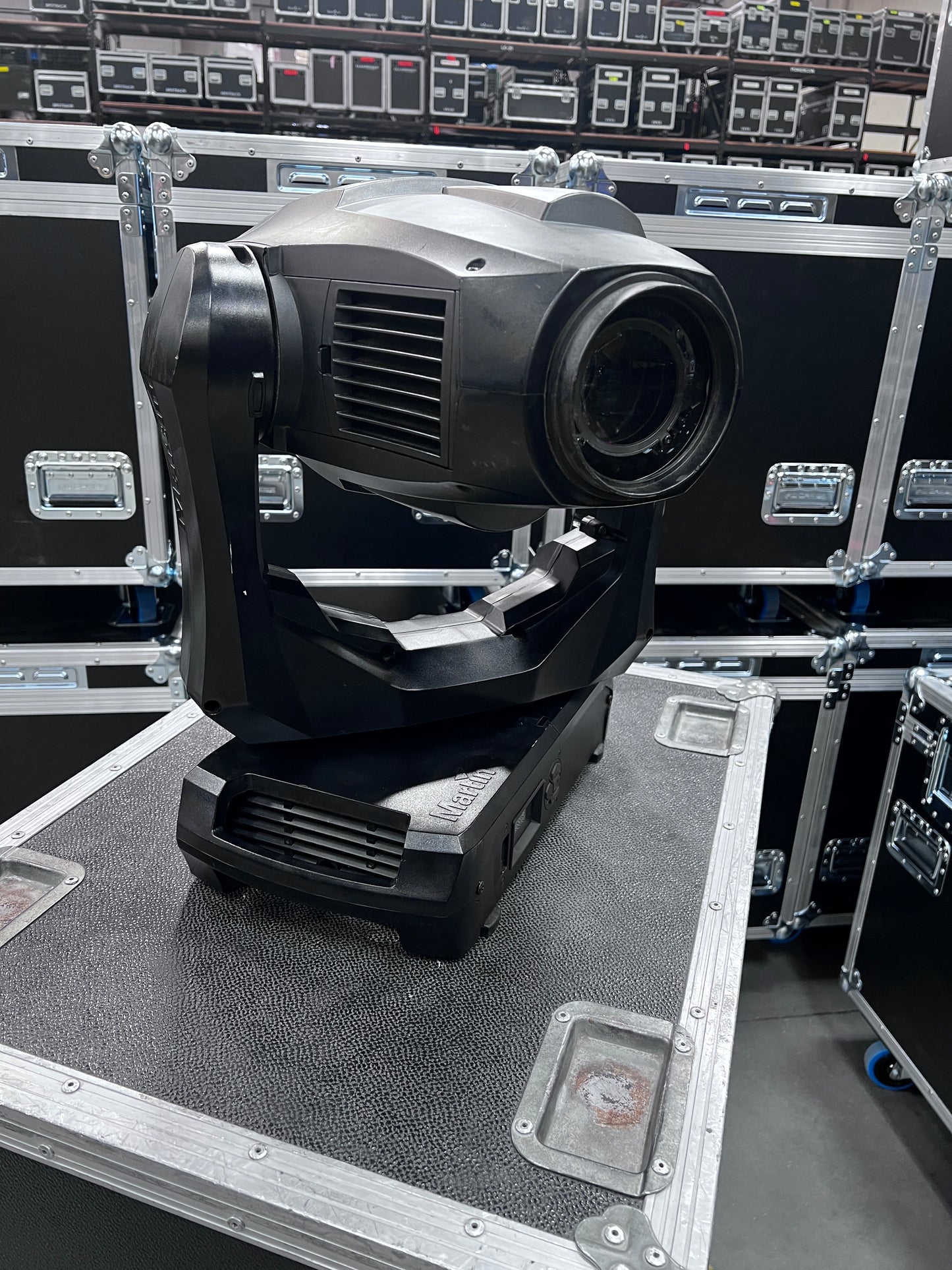Martin Quantum Profile, Martin Quantum, Martin MAC Quantum Profile Moving Head Lightm Martin MAC Quantum Profile, Martin MAC Moving Head Light. We Sell Professional Lighting Equipment. Lighting Systems, Fixtures, Consoles, Dimmers, Control Systems, Electronics, Entertainment, Live Lighting.