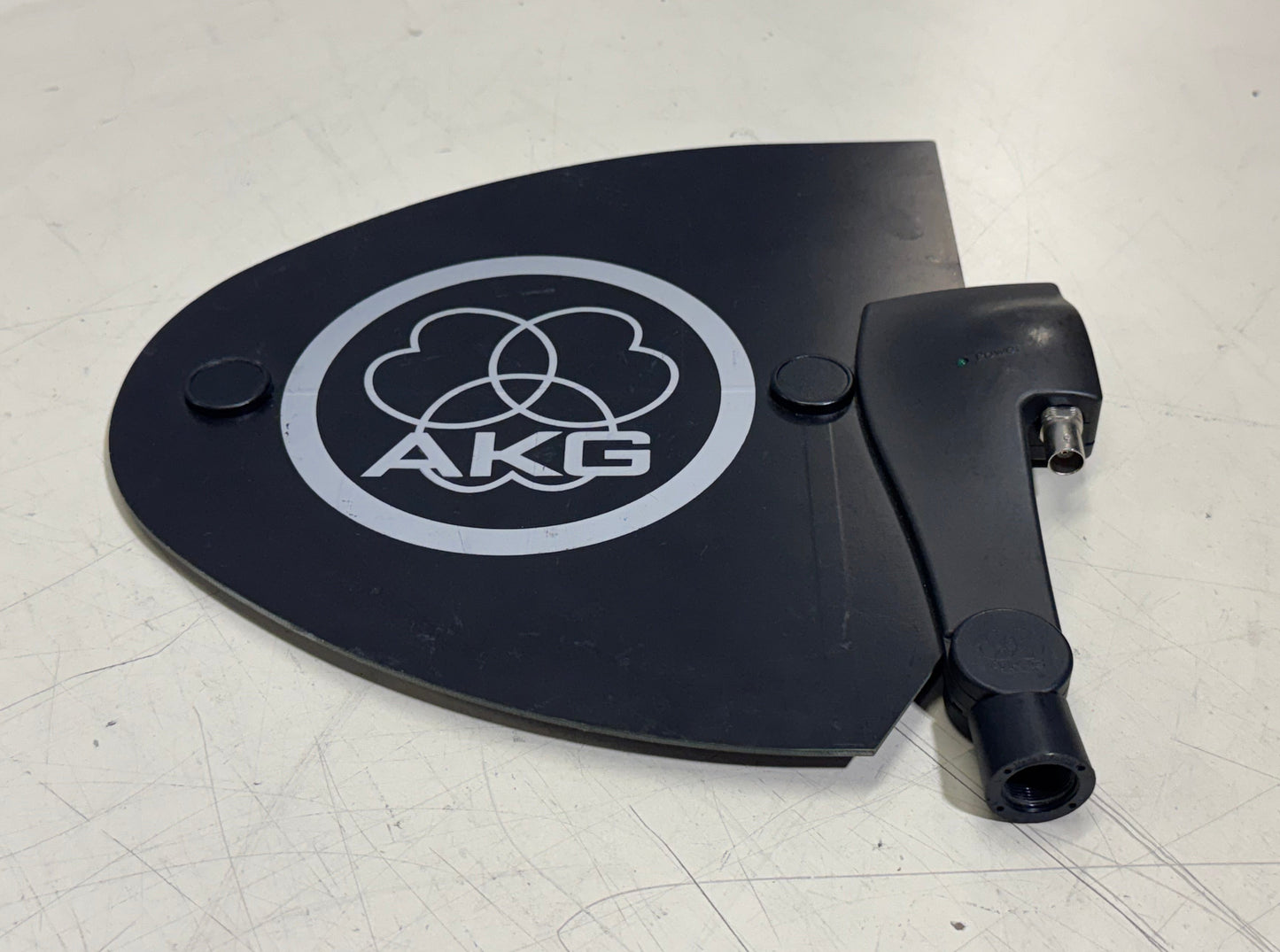AKG SRA 2 B/W Active Directional Antenna (500-865 MHz), AKG SRA 2 B/W Antenna, AKG SRA 2, AKG Antenna, 500-965 MHz Antenna. We Sell Professional Audio Equipment. Audio Systems, Amplifiers, Consoles, Mixers, Electronics, Entertainment, Live Sound. 