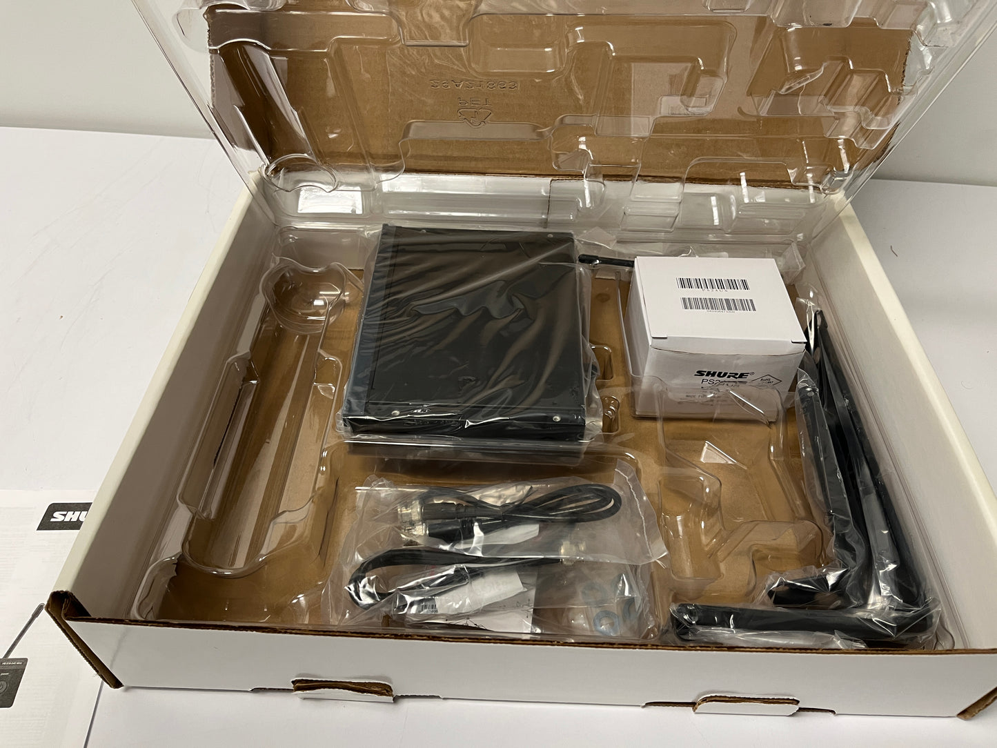Shure BLX24R Wireless Package, Shure BLX-R Package, Shure BLX4R, Shure BLX2, Shure BLX2 with Beta 58A, Shure BLX-R J11 596 - 616 MHz, We Sell Professional Audio Equipment. Audio Systems, Amplifiers, Consoles, Mixers, Electronics, Entertainment, Live Sound